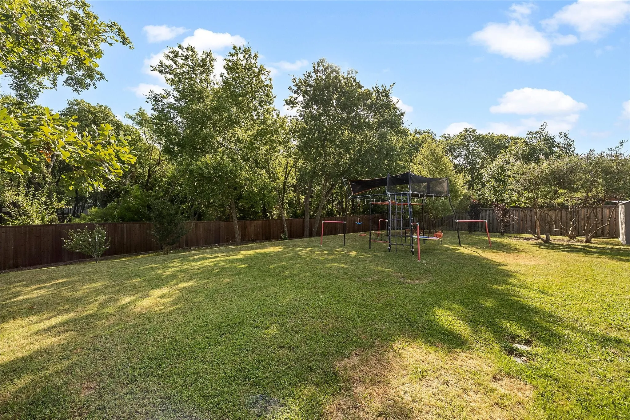 Single Family Residence For Sale in Rockwall County , 3852 Juniper Hills Drive, Rockwall, Texas 75032, 3 Bedroom, 2 Bathroom, 2 Garage spaces, 2,117 Sqft, built in 2004, mls#21356136, Real Estate Agent in Rockwall, Homes For Sale in Rockwall county, Homes For Sale in Rockwall, Realtor in Rockwall Texas, Real Estate Brokerage Independent Realty Texas, Luminita Cordes Realtor