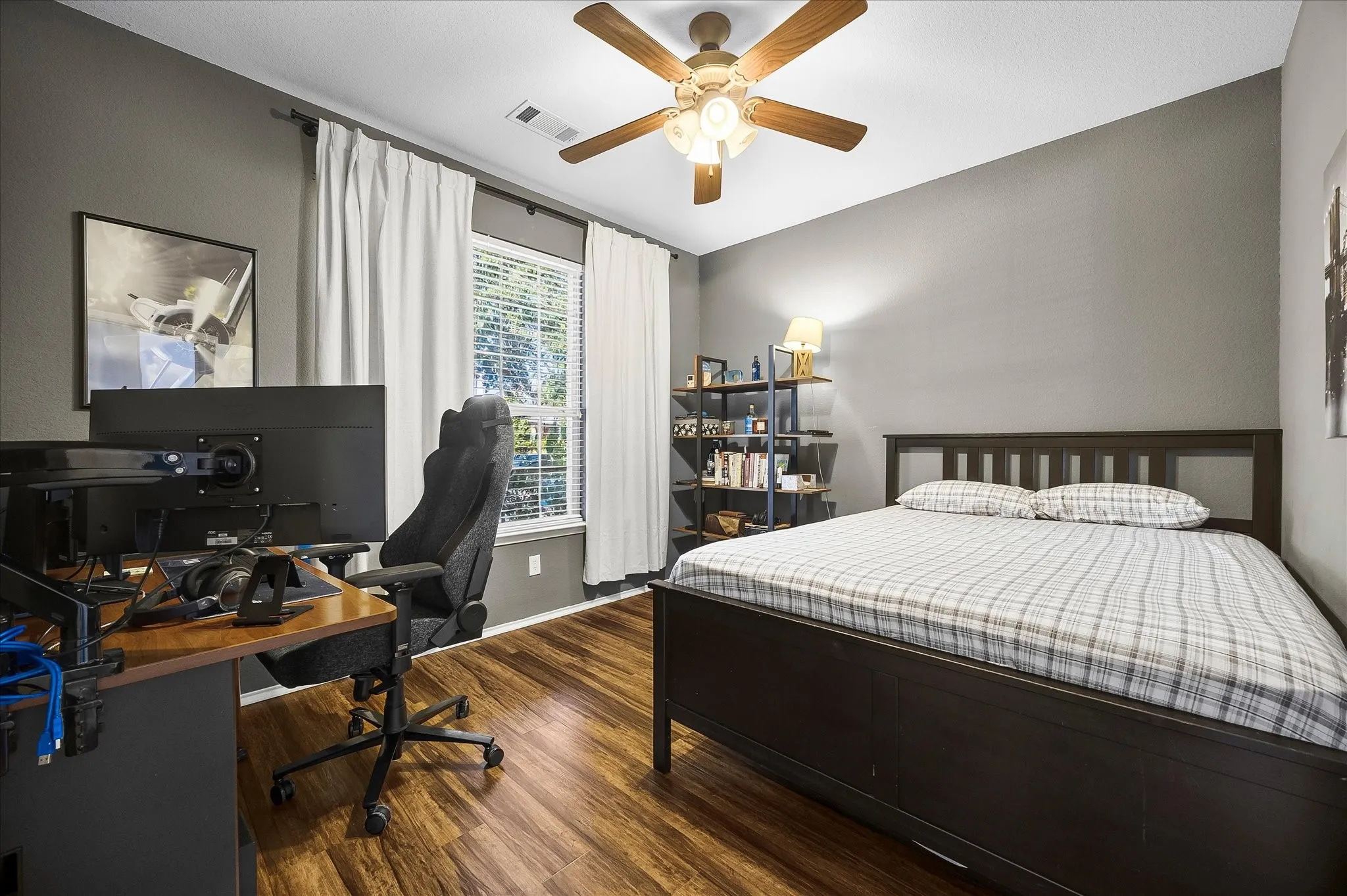 Single Family Residence For Sale in Rockwall County , 3852 Juniper Hills Drive, Rockwall, Texas 75032, 3 Bedroom, 2 Bathroom, 2 Garage spaces, 2,117 Sqft, built in 2004, mls#21356136, Real Estate Agent in Rockwall, Homes For Sale in Rockwall county, Homes For Sale in Rockwall, Realtor in Rockwall Texas, Real Estate Brokerage Independent Realty Texas, Luminita Cordes Realtor
