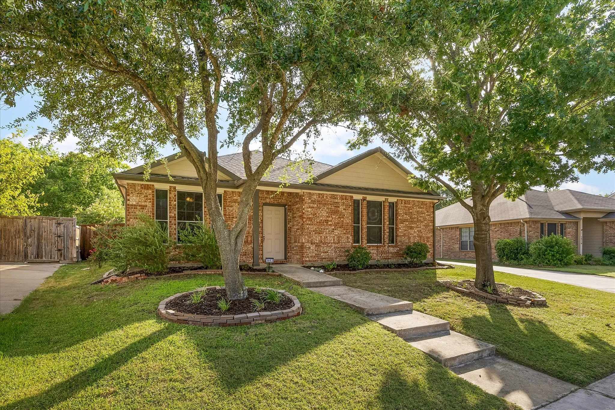 Single Family Residence For Sale in Rockwall County , 3852 Juniper Hills Drive, Rockwall, Texas 75032, 3 Bedroom, 2 Bathroom, 2 Garage spaces, 2,117 Sqft, built in 2004, mls#21356136, Real Estate Agent in Rockwall, Homes For Sale in Rockwall county, Homes For Sale in Rockwall, Realtor in Rockwall Texas, Real Estate Brokerage Independent Realty Texas, Luminita Cordes Realtor