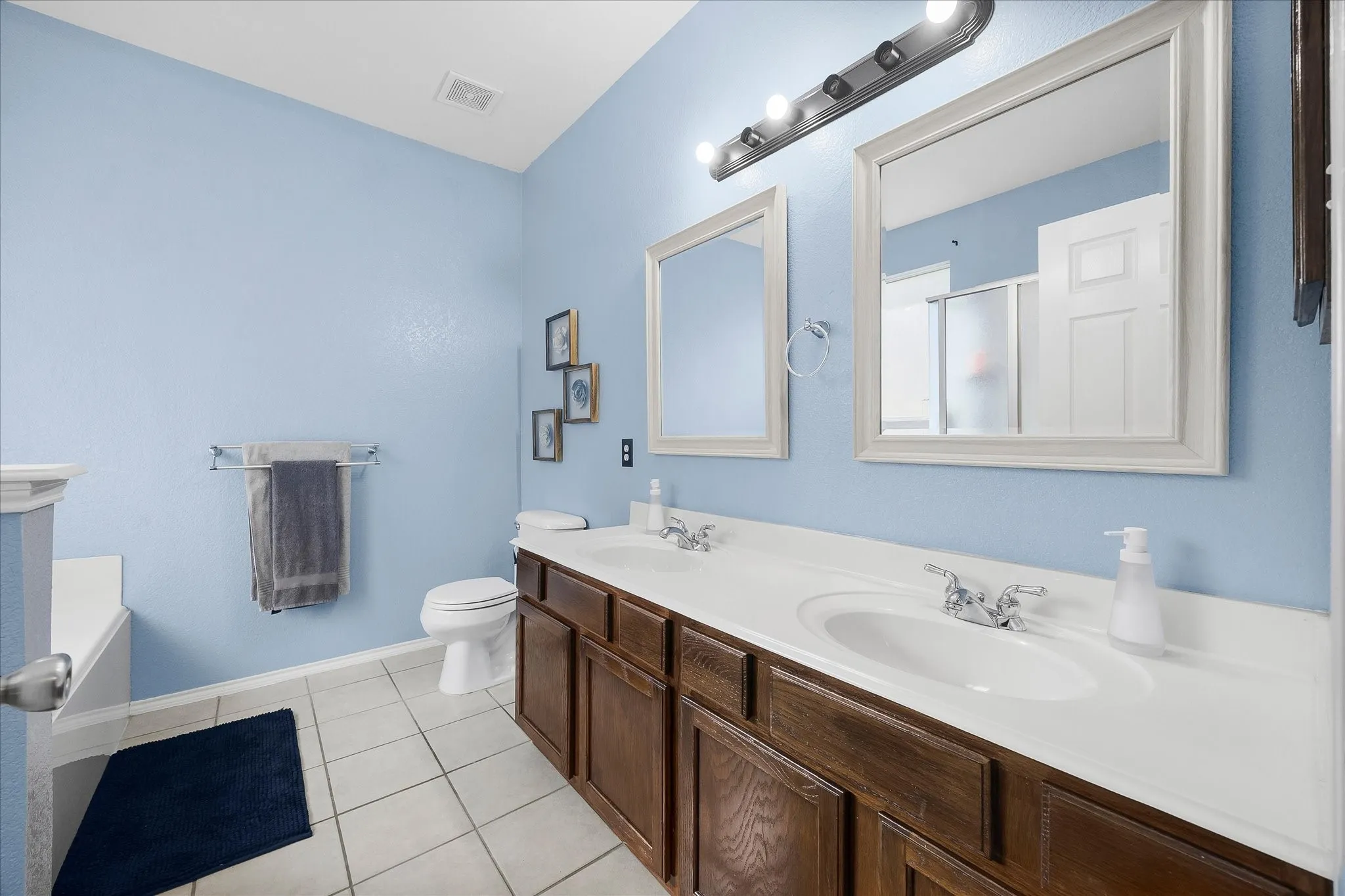 Single Family Residence For Sale in Rockwall County , 3852 Juniper Hills Drive, Rockwall, Texas 75032, 3 Bedroom, 2 Bathroom, 2 Garage spaces, 2,117 Sqft, built in 2004, mls#21356136, Real Estate Agent in Rockwall, Homes For Sale in Rockwall county, Homes For Sale in Rockwall, Realtor in Rockwall Texas, Real Estate Brokerage Independent Realty Texas, Luminita Cordes Realtor