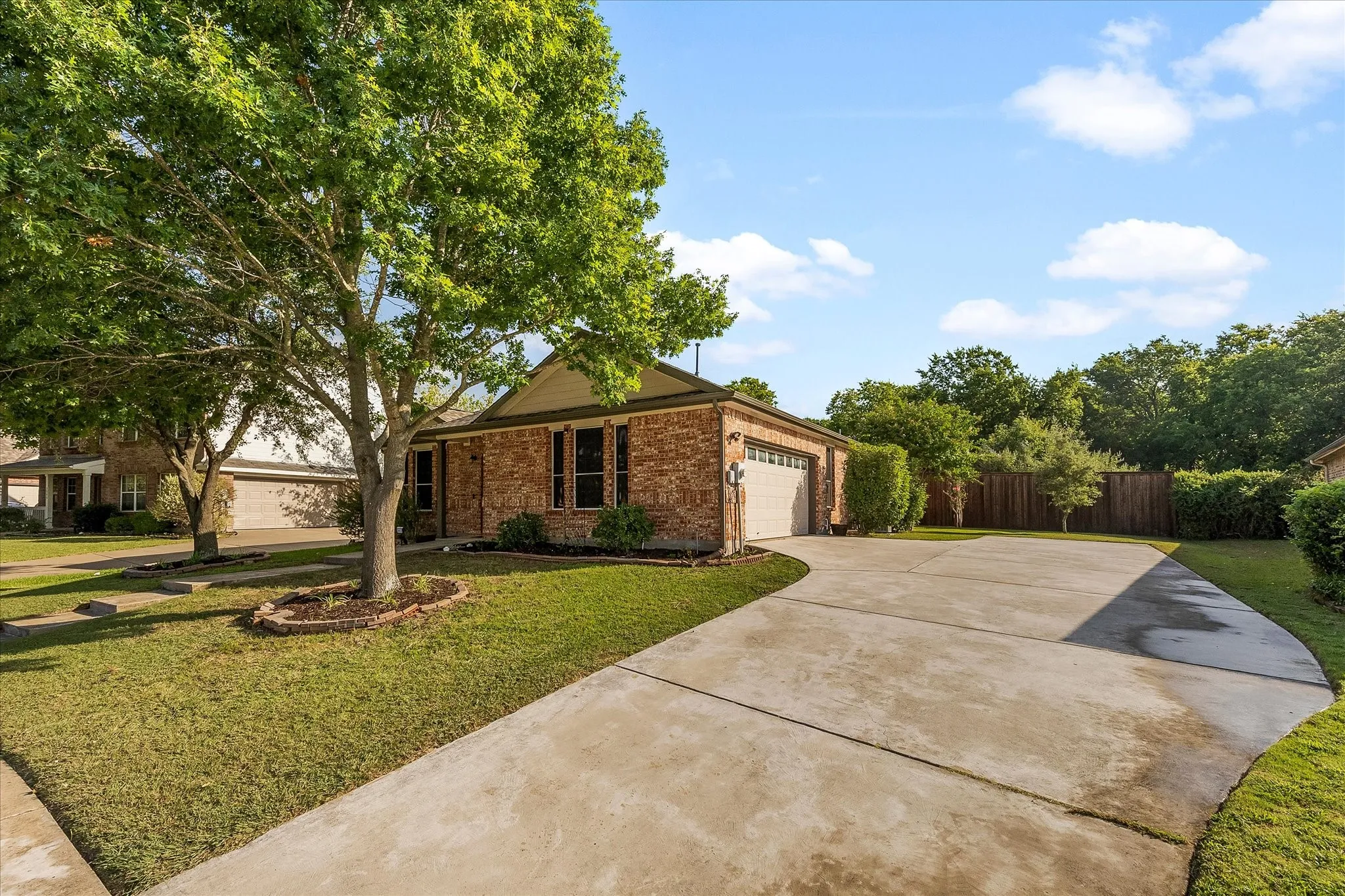 Single Family Residence For Sale in Rockwall County , 3852 Juniper Hills Drive, Rockwall, Texas 75032, 3 Bedroom, 2 Bathroom, 2 Garage spaces, 2,117 Sqft, built in 2004, mls#21356136, Real Estate Agent in Rockwall, Homes For Sale in Rockwall county, Homes For Sale in Rockwall, Realtor in Rockwall Texas, Real Estate Brokerage Independent Realty Texas, Luminita Cordes Realtor