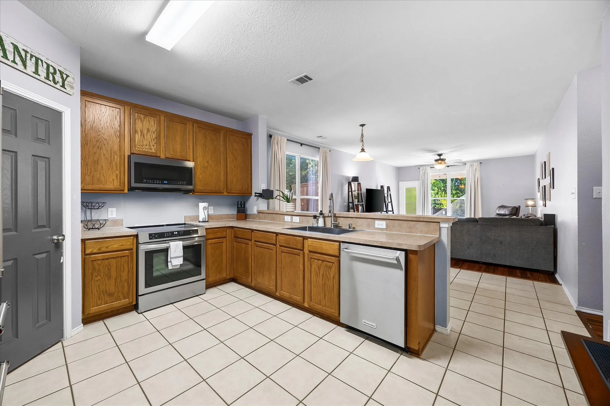 Single Family Residence For Sale in Rockwall County , 3852 Juniper Hills Drive, Rockwall, Texas 75032, 3 Bedroom, 2 Bathroom, 2 Garage spaces, 2,117 Sqft, built in 2004, mls#21356136, Real Estate Agent in Rockwall, Homes For Sale in Rockwall county, Homes For Sale in Rockwall, Realtor in Rockwall Texas, Real Estate Brokerage Independent Realty Texas, Luminita Cordes Realtor