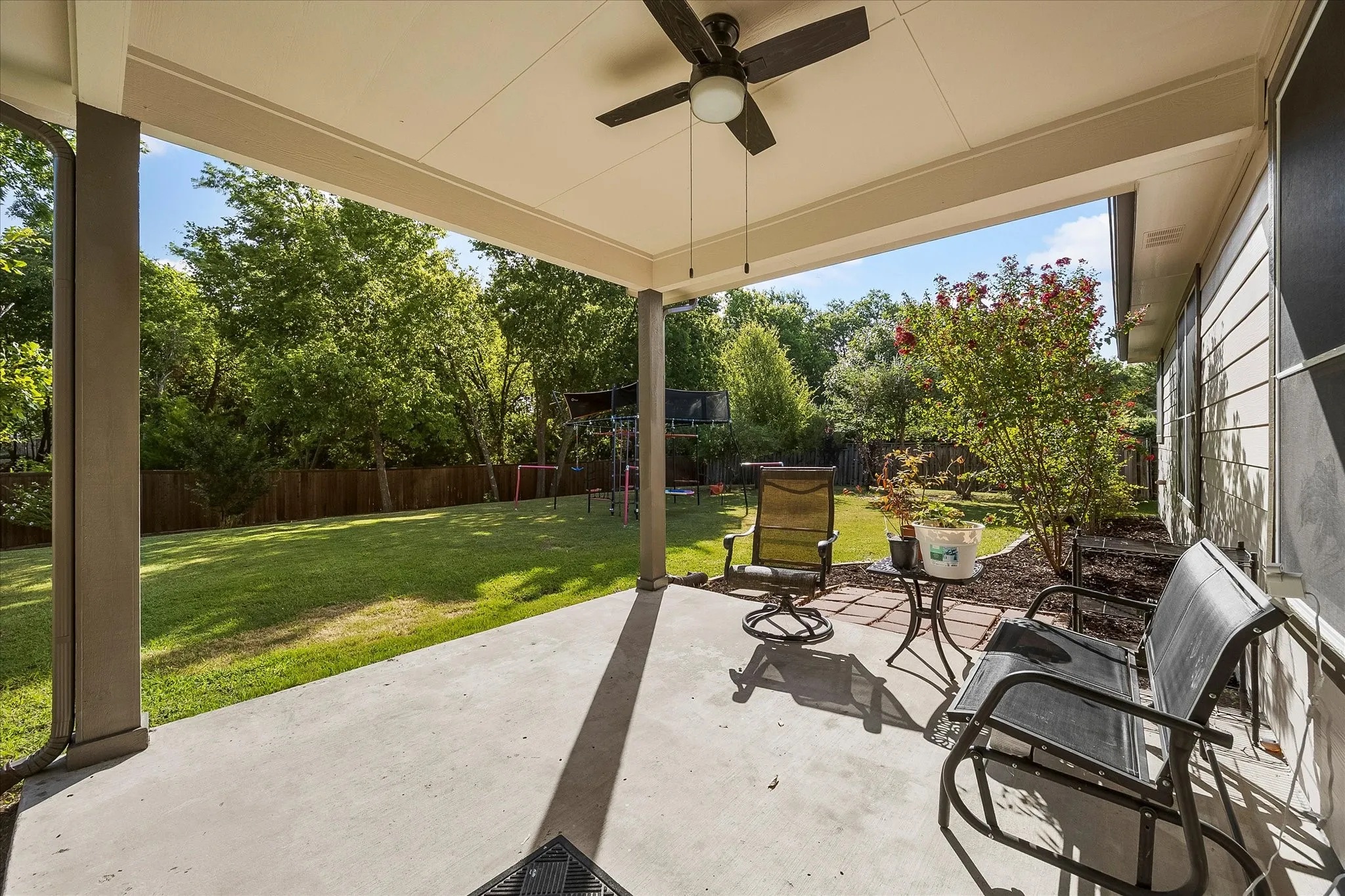 Single Family Residence For Sale in Rockwall County , 3852 Juniper Hills Drive, Rockwall, Texas 75032, 3 Bedroom, 2 Bathroom, 2 Garage spaces, 2,117 Sqft, built in 2004, mls#21356136, Real Estate Agent in Rockwall, Homes For Sale in Rockwall county, Homes For Sale in Rockwall, Realtor in Rockwall Texas, Real Estate Brokerage Independent Realty Texas, Luminita Cordes Realtor