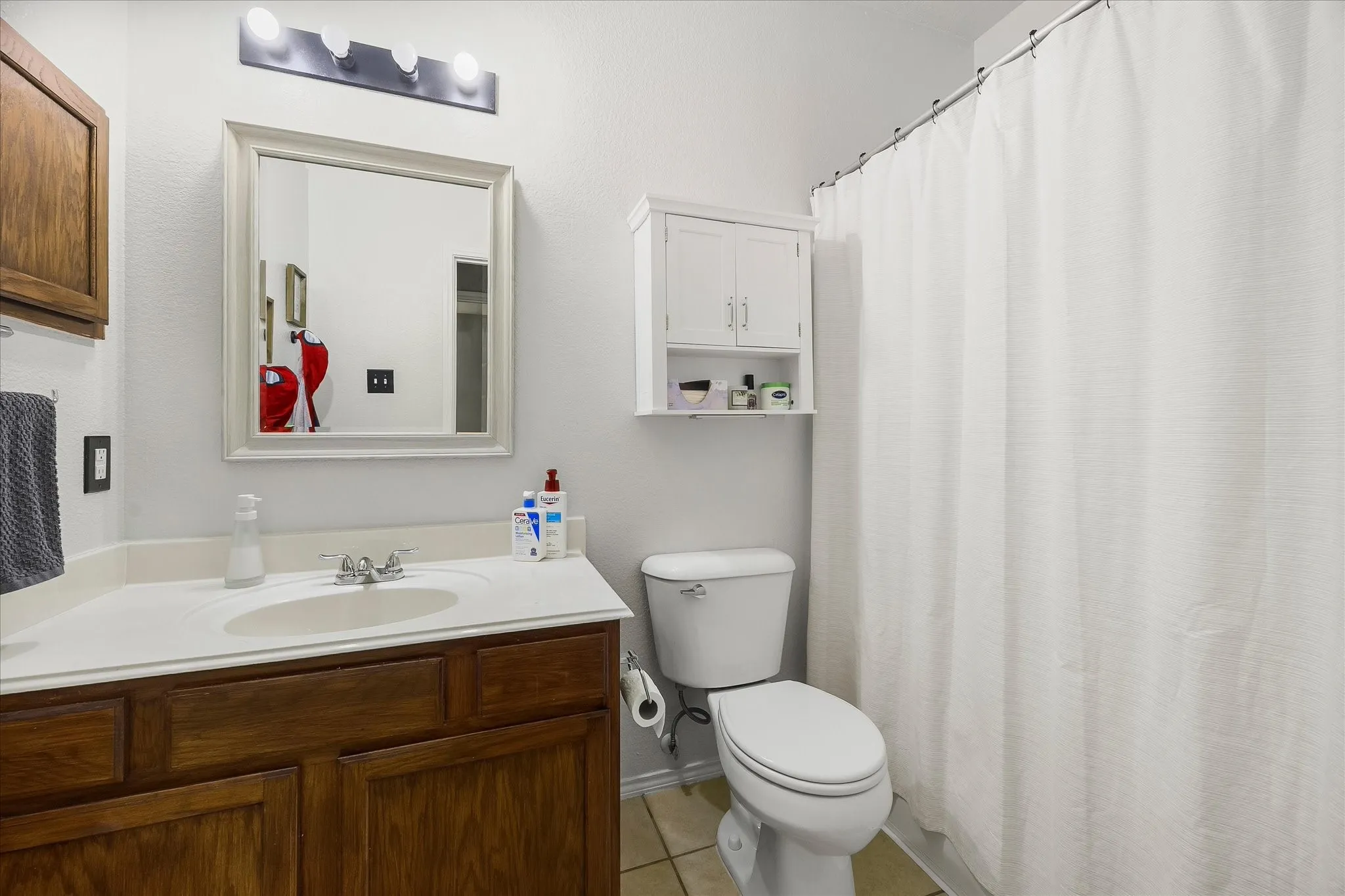 Single Family Residence For Sale in Rockwall County , 3852 Juniper Hills Drive, Rockwall, Texas 75032, 3 Bedroom, 2 Bathroom, 2 Garage spaces, 2,117 Sqft, built in 2004, mls#21356136, Real Estate Agent in Rockwall, Homes For Sale in Rockwall county, Homes For Sale in Rockwall, Realtor in Rockwall Texas, Real Estate Brokerage Independent Realty Texas, Luminita Cordes Realtor