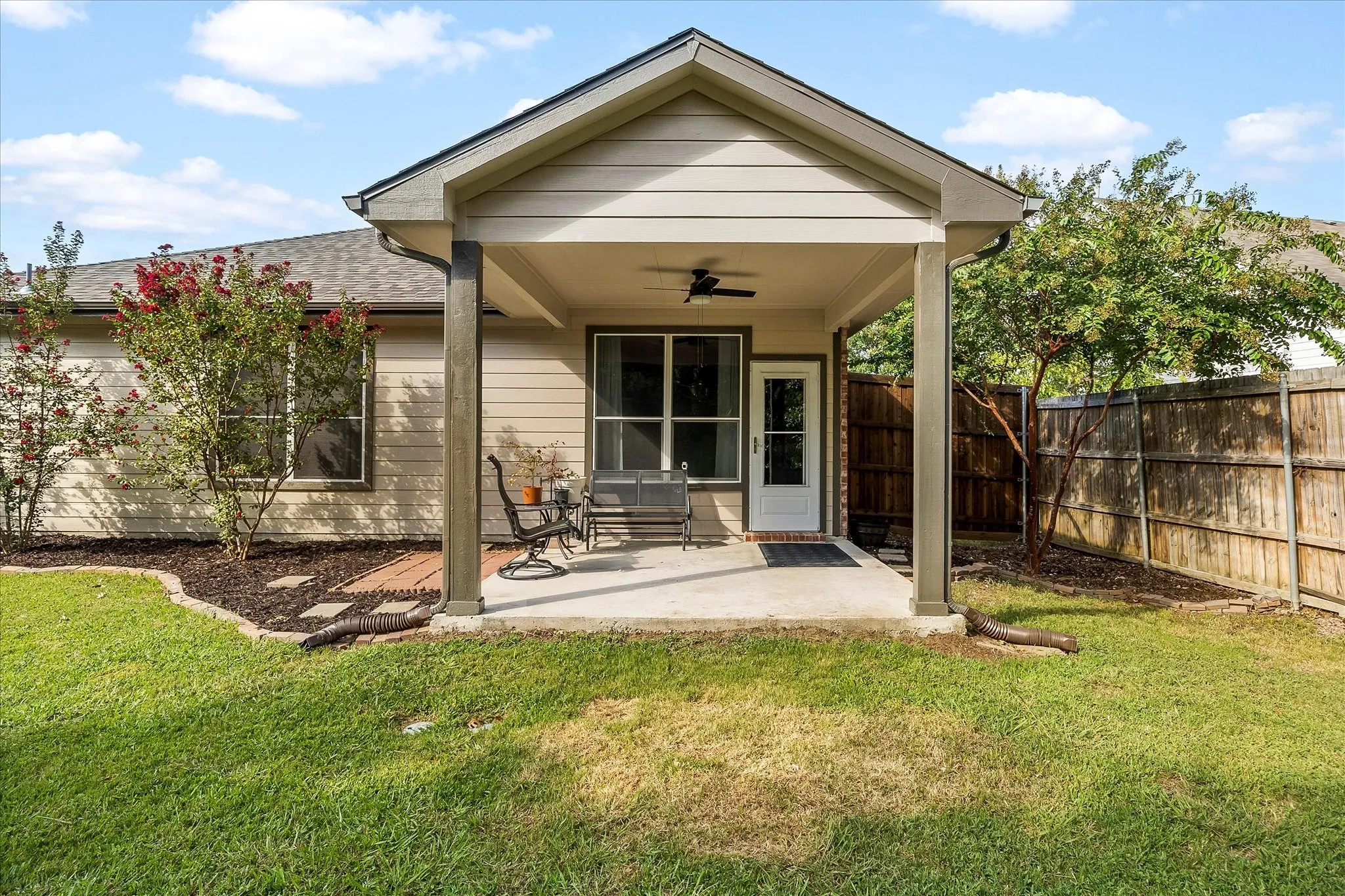 Single Family Residence For Sale in Rockwall County , 3852 Juniper Hills Drive, Rockwall, Texas 75032, 3 Bedroom, 2 Bathroom, 2 Garage spaces, 2,117 Sqft, built in 2004, mls#21356136, Real Estate Agent in Rockwall, Homes For Sale in Rockwall county, Homes For Sale in Rockwall, Realtor in Rockwall Texas, Real Estate Brokerage Independent Realty Texas, Luminita Cordes Realtor