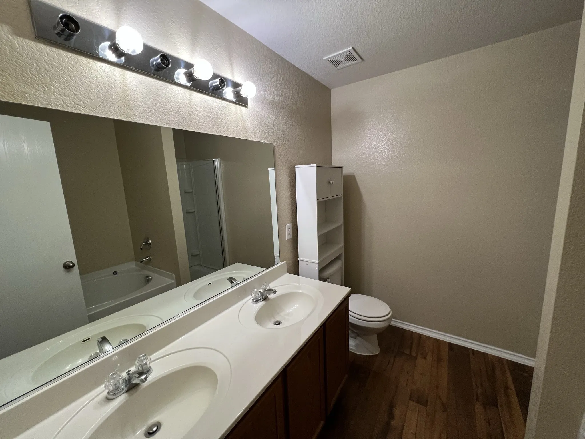 Single Family Residence For Rent in Tarrant County , 14036 Firebush Lane, Fort Worth, Texas 76052, 4 Bedroom, 2 Bathroom, 2 Garage spaces, 1,724 Sqft, built in 2007, mls#21357488, Real Estate Agent in Fort Worth, Homes For Rent in Tarrant county, Homes For Rent in Fort Worth, Realtor in Fort Worth Texas, Real Estate Brokerage Independent Realty Texas, Luminita Cordes Realtor