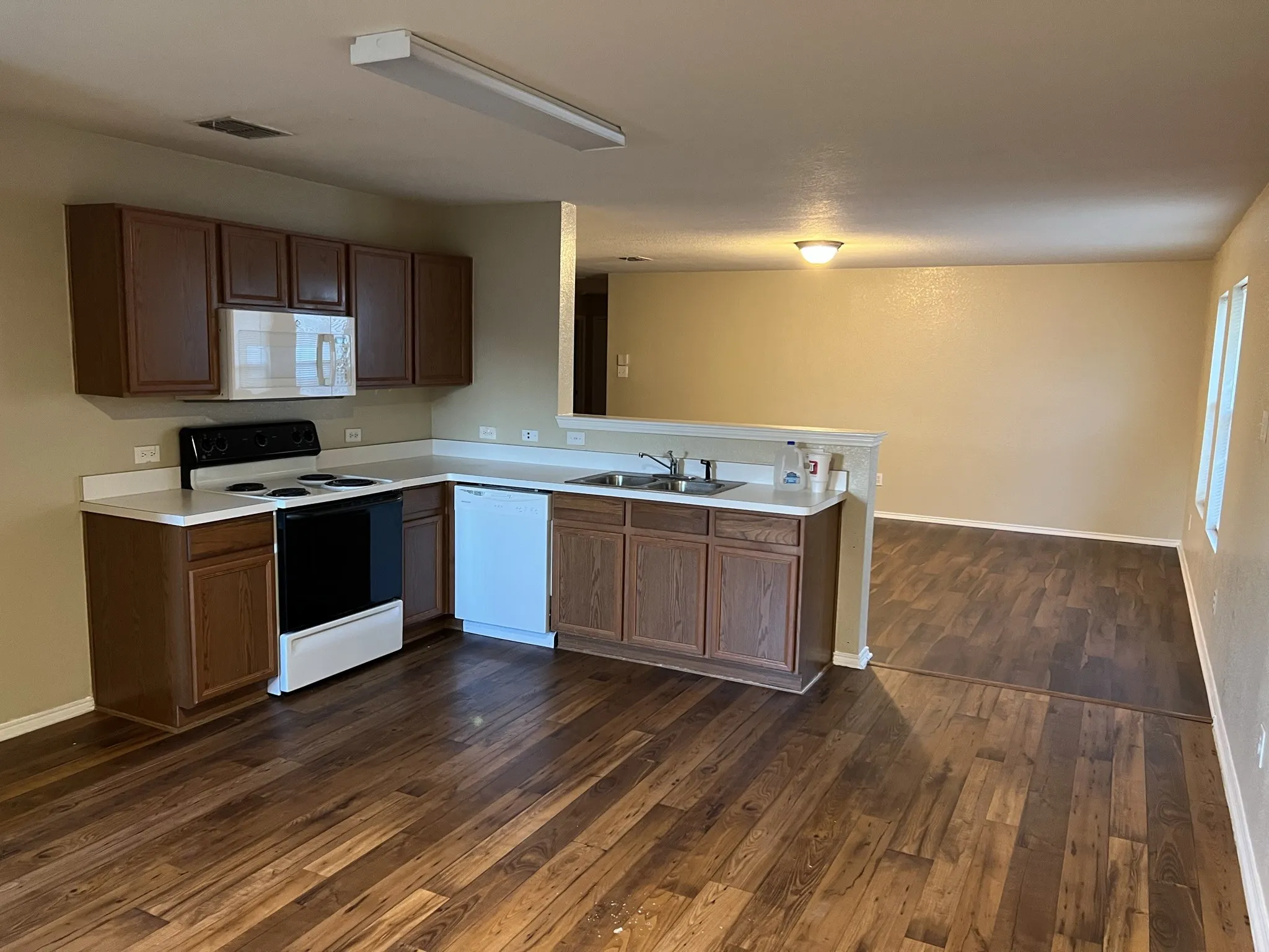 Single Family Residence For Rent in Tarrant County , 14036 Firebush Lane, Fort Worth, Texas 76052, 4 Bedroom, 2 Bathroom, 2 Garage spaces, 1,724 Sqft, built in 2007, mls#21357488, Real Estate Agent in Fort Worth, Homes For Rent in Tarrant county, Homes For Rent in Fort Worth, Realtor in Fort Worth Texas, Real Estate Brokerage Independent Realty Texas, Luminita Cordes Realtor