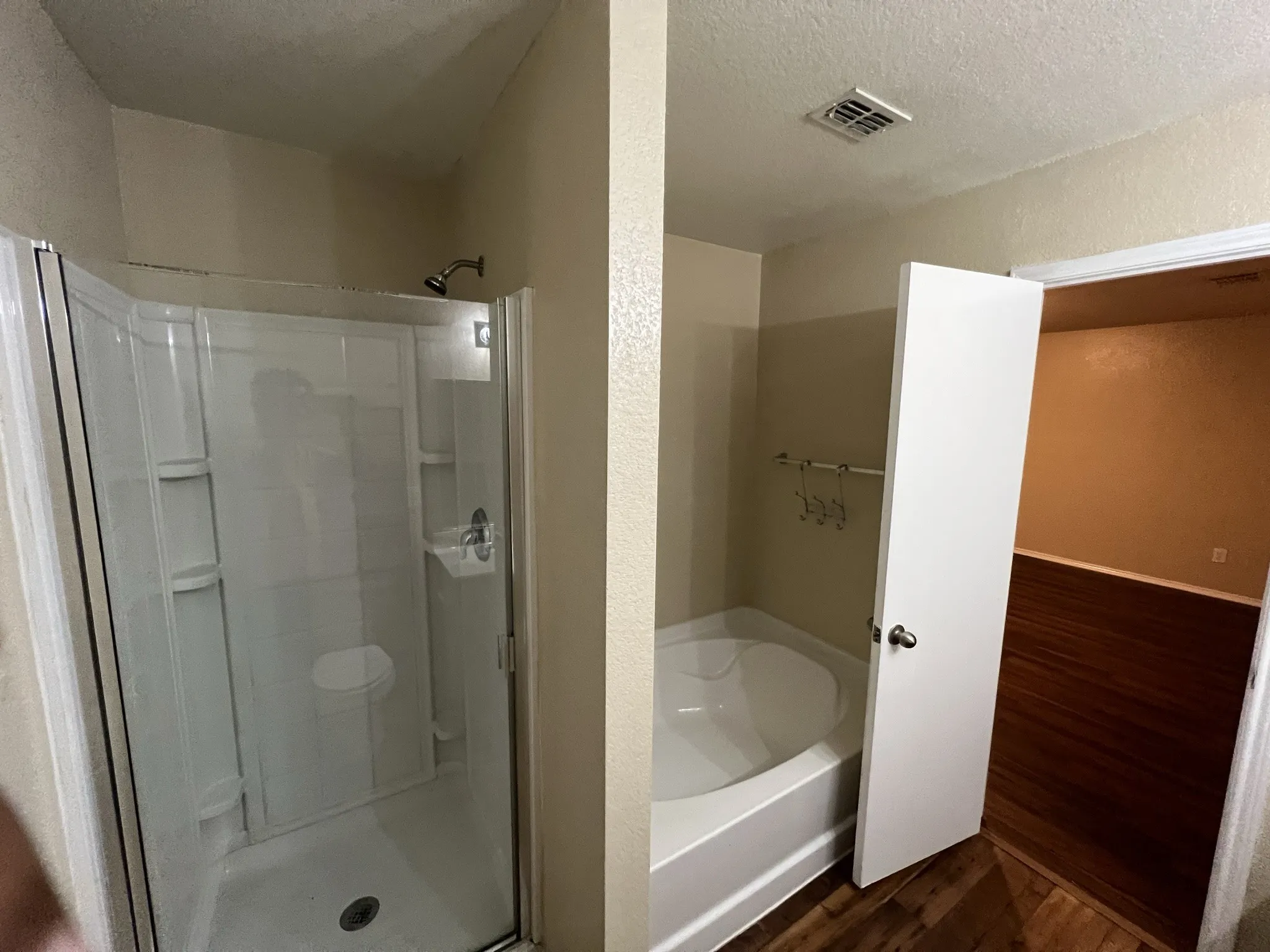Single Family Residence For Rent in Tarrant County , 14036 Firebush Lane, Fort Worth, Texas 76052, 4 Bedroom, 2 Bathroom, 2 Garage spaces, 1,724 Sqft, built in 2007, mls#21357488, Real Estate Agent in Fort Worth, Homes For Rent in Tarrant county, Homes For Rent in Fort Worth, Realtor in Fort Worth Texas, Real Estate Brokerage Independent Realty Texas, Luminita Cordes Realtor