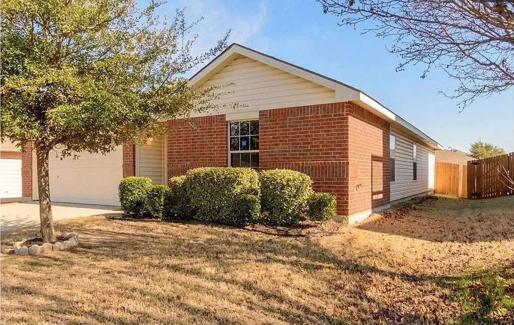 Single Family Residence For Rent in Tarrant County , 14036 Firebush Lane, Fort Worth, Texas 76052, 4 Bedroom, 2 Bathroom, 2 Garage spaces, 1,724 Sqft, built in 2007, mls#21357488, Real Estate Agent in Fort Worth, Homes For Rent in Tarrant county, Homes For Rent in Fort Worth, Realtor in Fort Worth Texas, Real Estate Brokerage Independent Realty Texas, Luminita Cordes Realtor