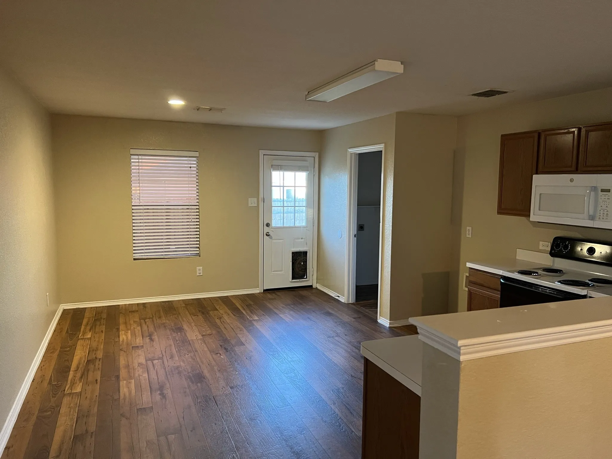 Single Family Residence For Rent in Tarrant County , 14036 Firebush Lane, Fort Worth, Texas 76052, 4 Bedroom, 2 Bathroom, 2 Garage spaces, 1,724 Sqft, built in 2007, mls#21357488, Real Estate Agent in Fort Worth, Homes For Rent in Tarrant county, Homes For Rent in Fort Worth, Realtor in Fort Worth Texas, Real Estate Brokerage Independent Realty Texas, Luminita Cordes Realtor