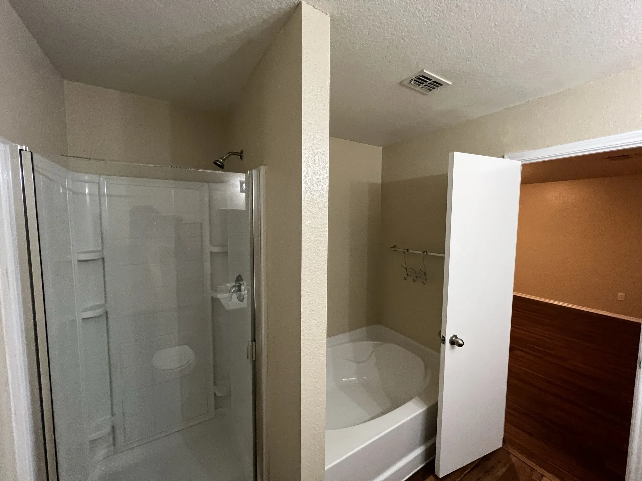 Single Family Residence For Rent in Tarrant County , 14036 Firebush Lane, Fort Worth, Texas 76052, 4 Bedroom, 2 Bathroom, 2 Garage spaces, 1,724 Sqft, built in 2007, mls#21357488, Real Estate Agent in Fort Worth, Homes For Rent in Tarrant county, Homes For Rent in Fort Worth, Realtor in Fort Worth Texas, Real Estate Brokerage Independent Realty Texas, Luminita Cordes Realtor