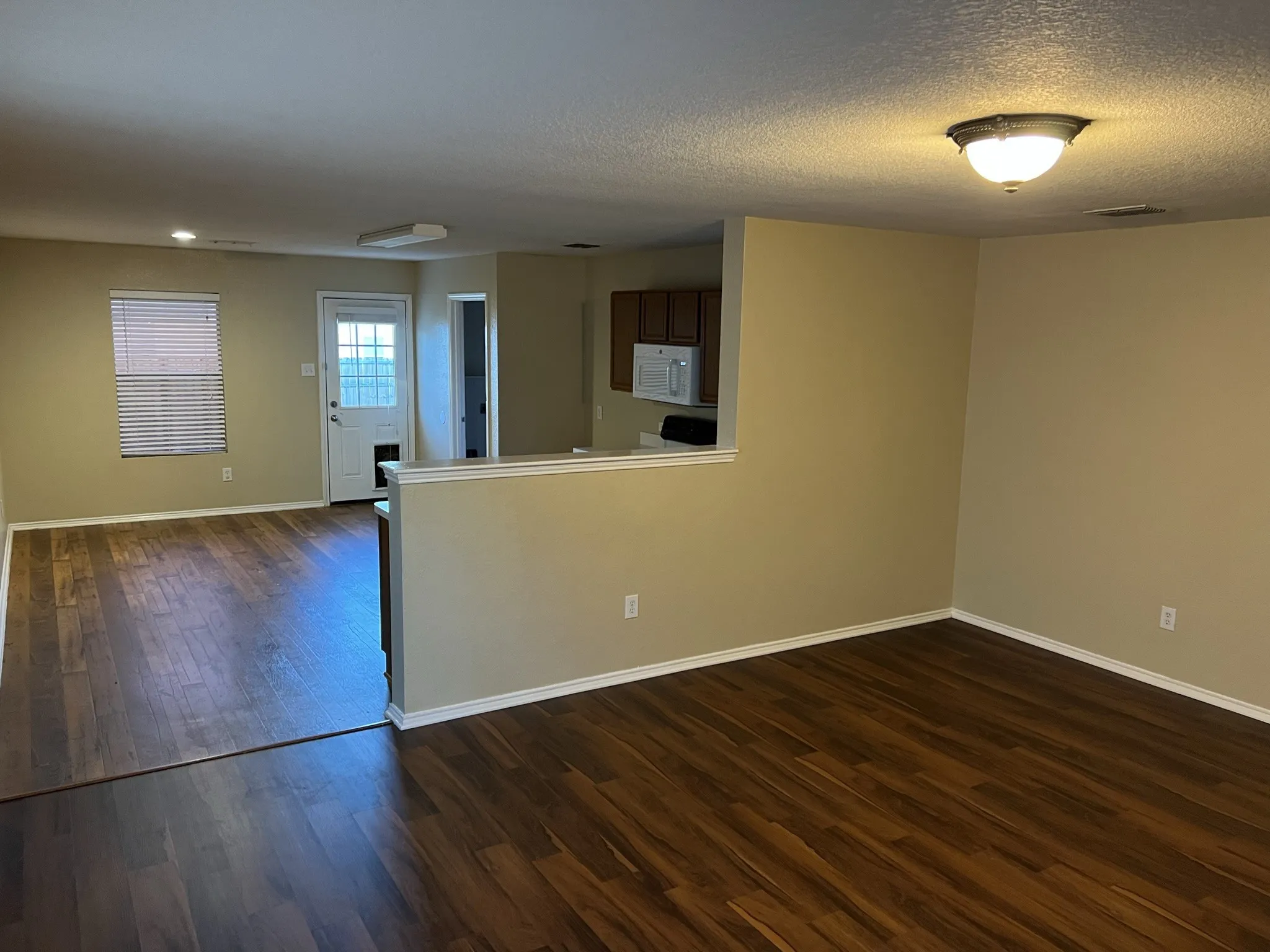 Single Family Residence For Rent in Tarrant County , 14036 Firebush Lane, Fort Worth, Texas 76052, 4 Bedroom, 2 Bathroom, 2 Garage spaces, 1,724 Sqft, built in 2007, mls#21357488, Real Estate Agent in Fort Worth, Homes For Rent in Tarrant county, Homes For Rent in Fort Worth, Realtor in Fort Worth Texas, Real Estate Brokerage Independent Realty Texas, Luminita Cordes Realtor