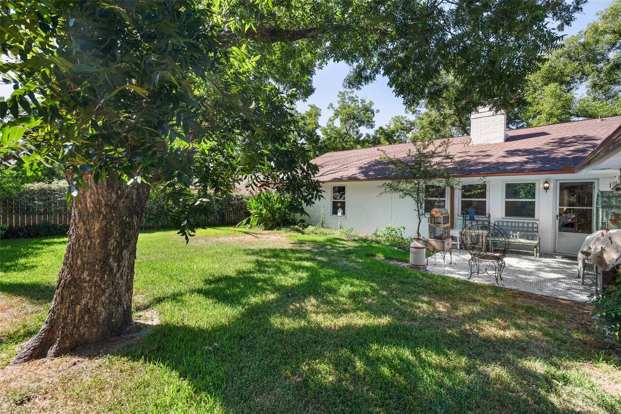 Single Family Residence For Sale in Hood County , 5110 Wedgefield Road, Granbury, Texas 76049, 3 Bedroom, 2 Bathroom, 2 Garage spaces, 2,158 Sqft, built in 1975, mls#21353462, Real Estate Agent in Granbury, Homes For Sale in Hood county, Homes For Sale in Granbury, Realtor in Granbury Texas, Real Estate Brokerage Independent Realty Texas, Luminita Cordes Realtor