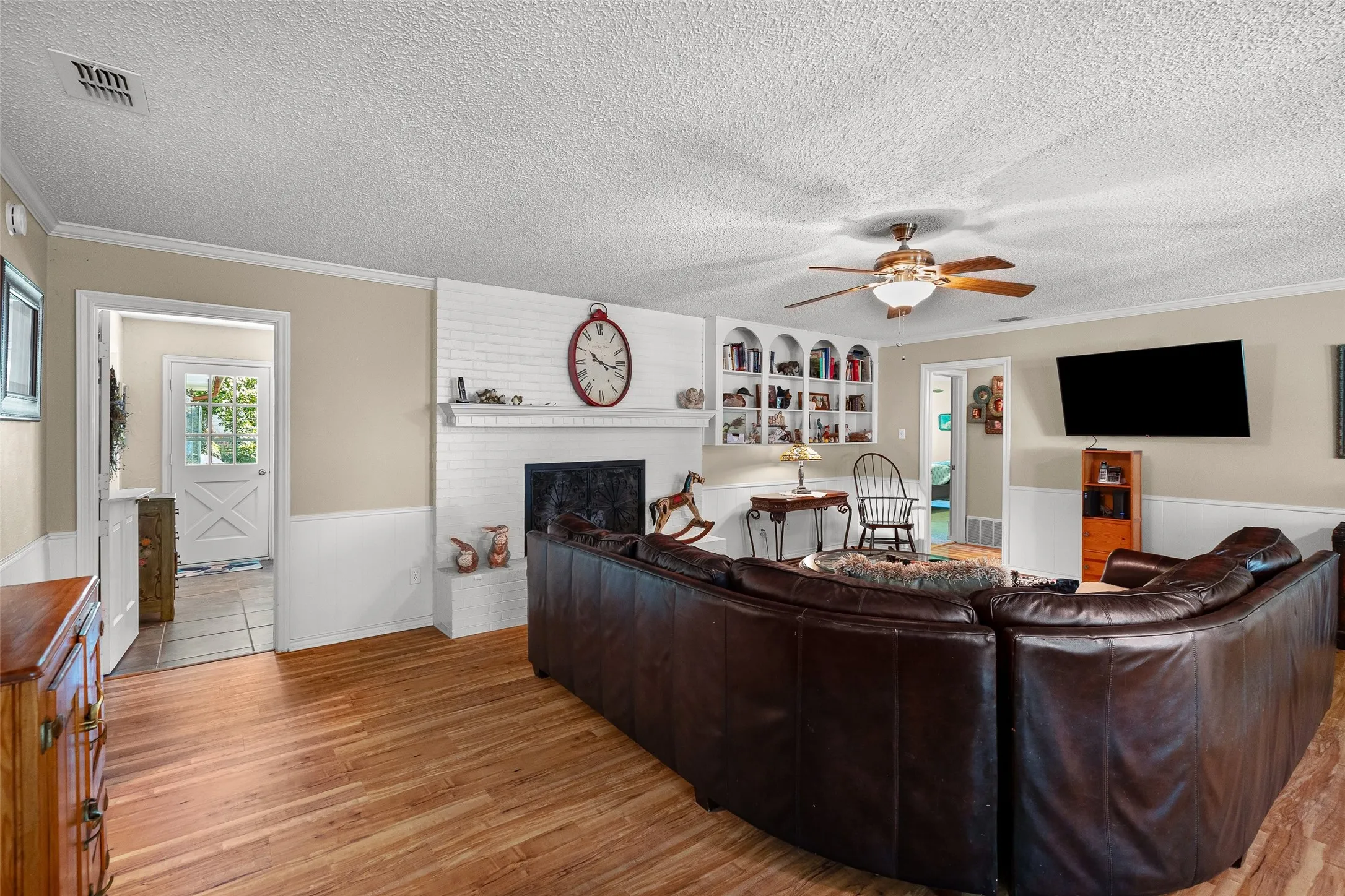 Single Family Residence For Sale in Hood County , 5110 Wedgefield Road, Granbury, Texas 76049, 3 Bedroom, 2 Bathroom, 2 Garage spaces, 2,158 Sqft, built in 1975, mls#21353462, Real Estate Agent in Granbury, Homes For Sale in Hood county, Homes For Sale in Granbury, Realtor in Granbury Texas, Real Estate Brokerage Independent Realty Texas, Luminita Cordes Realtor