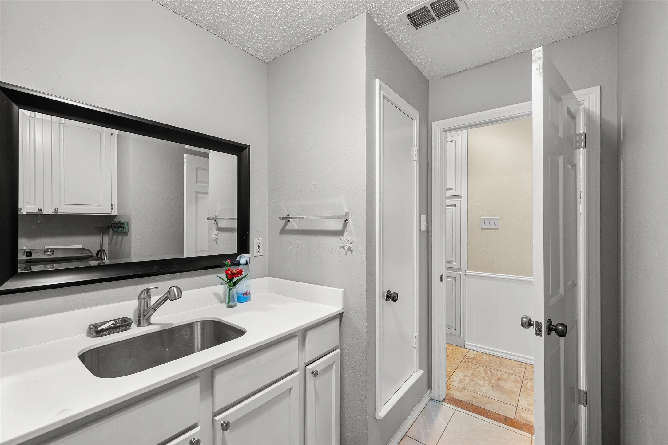 Single Family Residence For Sale in Hood County , 5110 Wedgefield Road, Granbury, Texas 76049, 3 Bedroom, 2 Bathroom, 2 Garage spaces, 2,158 Sqft, built in 1975, mls#21353462, Real Estate Agent in Granbury, Homes For Sale in Hood county, Homes For Sale in Granbury, Realtor in Granbury Texas, Real Estate Brokerage Independent Realty Texas, Luminita Cordes Realtor