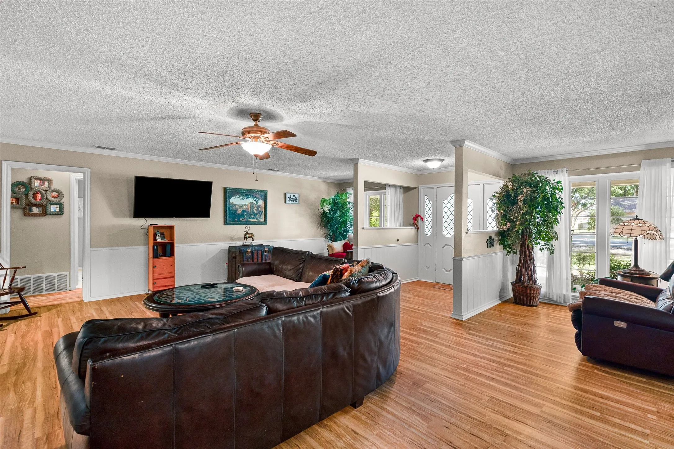 Single Family Residence For Sale in Hood County , 5110 Wedgefield Road, Granbury, Texas 76049, 3 Bedroom, 2 Bathroom, 2 Garage spaces, 2,158 Sqft, built in 1975, mls#21353462, Real Estate Agent in Granbury, Homes For Sale in Hood county, Homes For Sale in Granbury, Realtor in Granbury Texas, Real Estate Brokerage Independent Realty Texas, Luminita Cordes Realtor