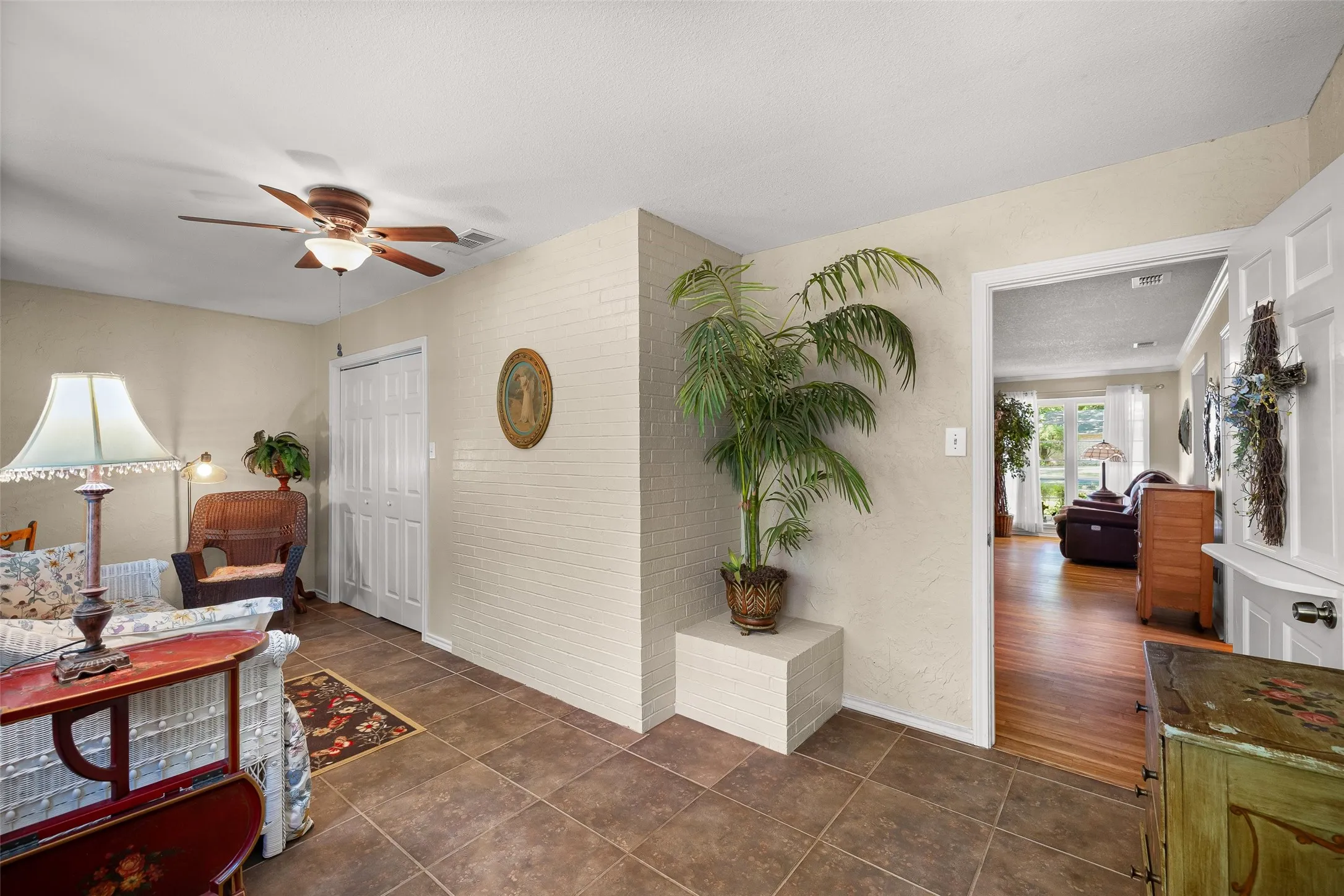 Single Family Residence For Sale in Hood County , 5110 Wedgefield Road, Granbury, Texas 76049, 3 Bedroom, 2 Bathroom, 2 Garage spaces, 2,158 Sqft, built in 1975, mls#21353462, Real Estate Agent in Granbury, Homes For Sale in Hood county, Homes For Sale in Granbury, Realtor in Granbury Texas, Real Estate Brokerage Independent Realty Texas, Luminita Cordes Realtor