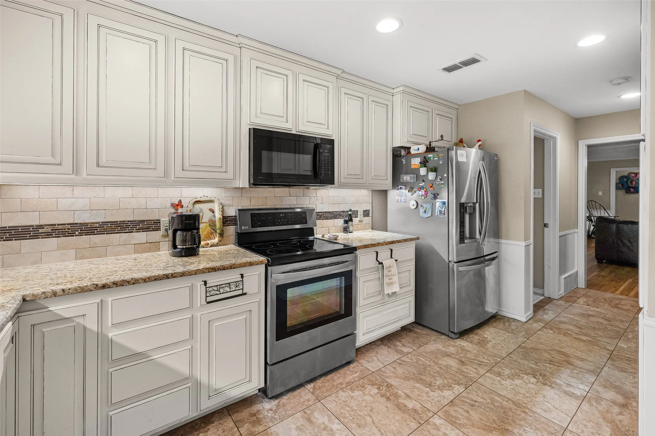 Single Family Residence For Sale in Hood County , 5110 Wedgefield Road, Granbury, Texas 76049, 3 Bedroom, 2 Bathroom, 2 Garage spaces, 2,158 Sqft, built in 1975, mls#21353462, Real Estate Agent in Granbury, Homes For Sale in Hood county, Homes For Sale in Granbury, Realtor in Granbury Texas, Real Estate Brokerage Independent Realty Texas, Luminita Cordes Realtor