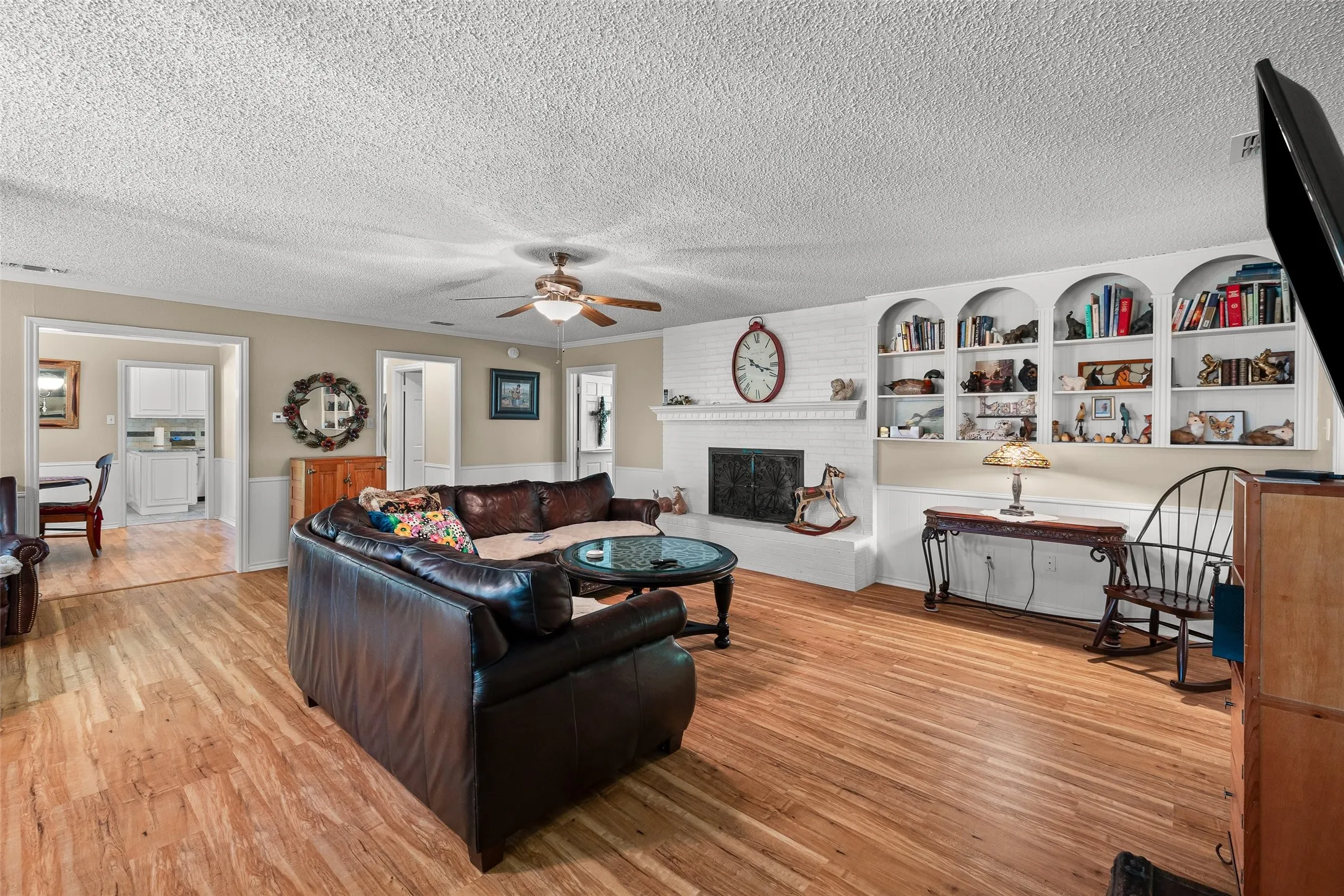 Single Family Residence For Sale in Hood County , 5110 Wedgefield Road, Granbury, Texas 76049, 3 Bedroom, 2 Bathroom, 2 Garage spaces, 2,158 Sqft, built in 1975, mls#21353462, Real Estate Agent in Granbury, Homes For Sale in Hood county, Homes For Sale in Granbury, Realtor in Granbury Texas, Real Estate Brokerage Independent Realty Texas, Luminita Cordes Realtor