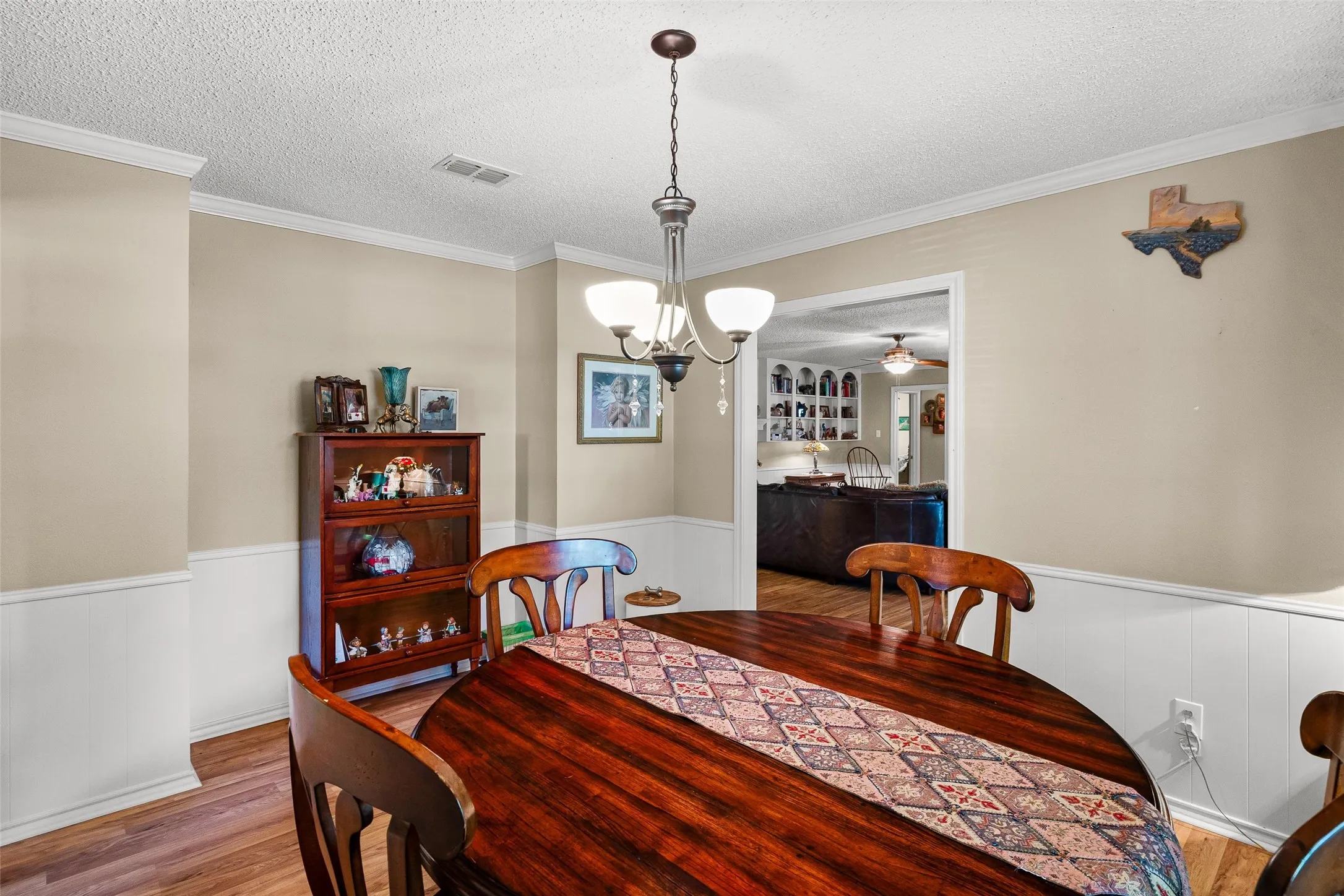 Single Family Residence For Sale in Hood County , 5110 Wedgefield Road, Granbury, Texas 76049, 3 Bedroom, 2 Bathroom, 2 Garage spaces, 2,158 Sqft, built in 1975, mls#21353462, Real Estate Agent in Granbury, Homes For Sale in Hood county, Homes For Sale in Granbury, Realtor in Granbury Texas, Real Estate Brokerage Independent Realty Texas, Luminita Cordes Realtor