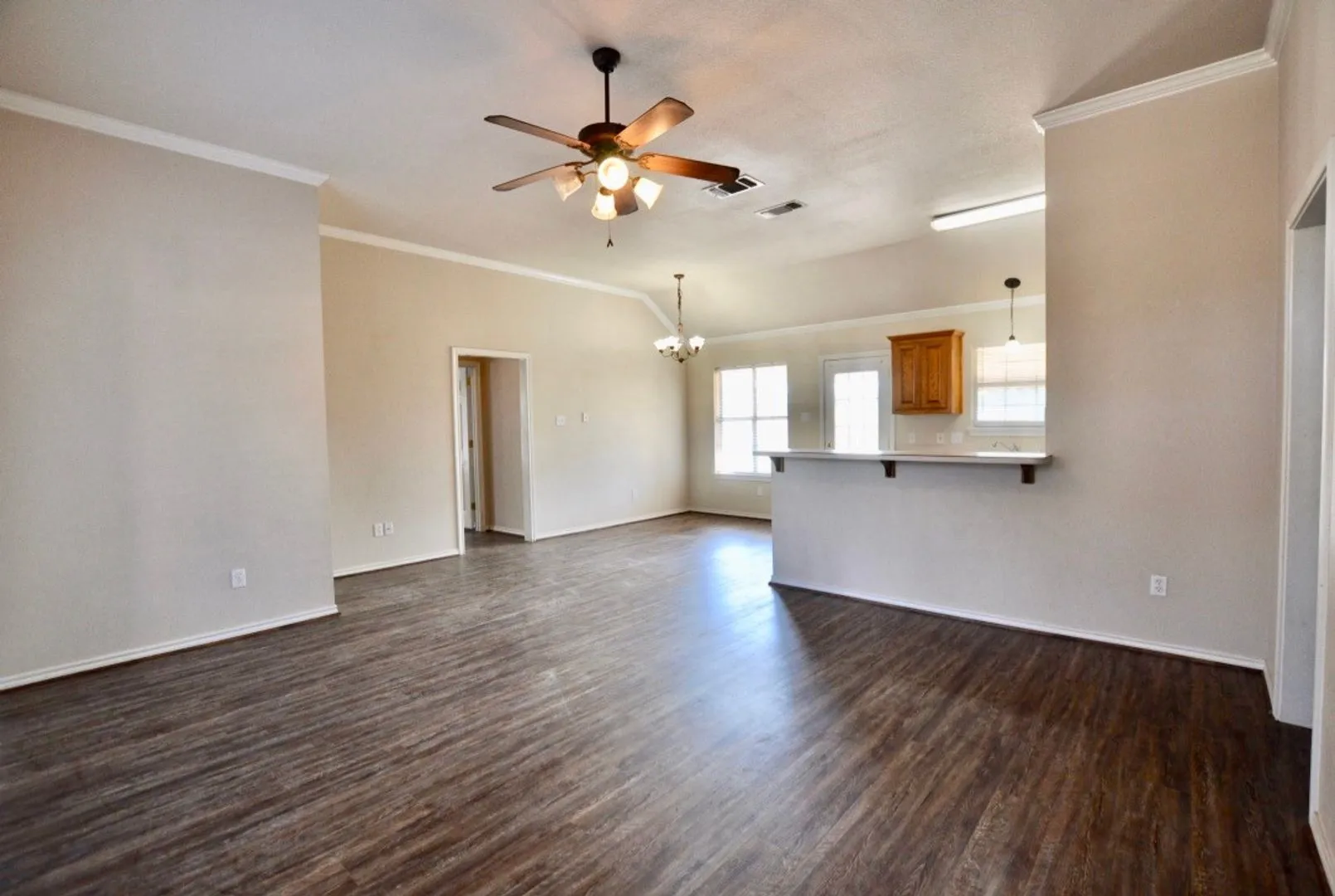 Single Family Residence For Rent in Parker County , 1838 Laura Street, Weatherford, Texas 76086, 3 Bedroom, 2 Bathroom, 2 Garage spaces, 1,298 Sqft, built in 2001, mls#21357464, Real Estate Agent in Weatherford, Homes For Rent in Parker county, Homes For Rent in Weatherford, Realtor in Weatherford Texas, Real Estate Brokerage Independent Realty Texas, Luminita Cordes Realtor