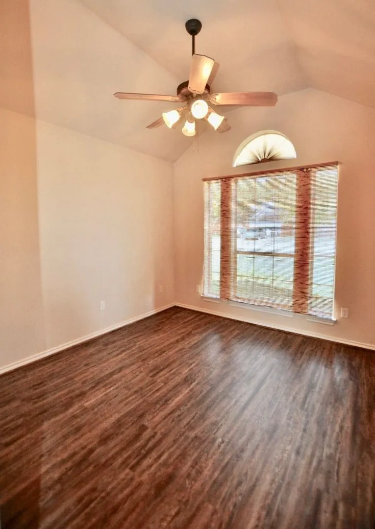 Single Family Residence For Rent in Parker County , 1838 Laura Street, Weatherford, Texas 76086, 3 Bedroom, 2 Bathroom, 2 Garage spaces, 1,298 Sqft, built in 2001, mls#21357464, Real Estate Agent in Weatherford, Homes For Rent in Parker county, Homes For Rent in Weatherford, Realtor in Weatherford Texas, Real Estate Brokerage Independent Realty Texas, Luminita Cordes Realtor