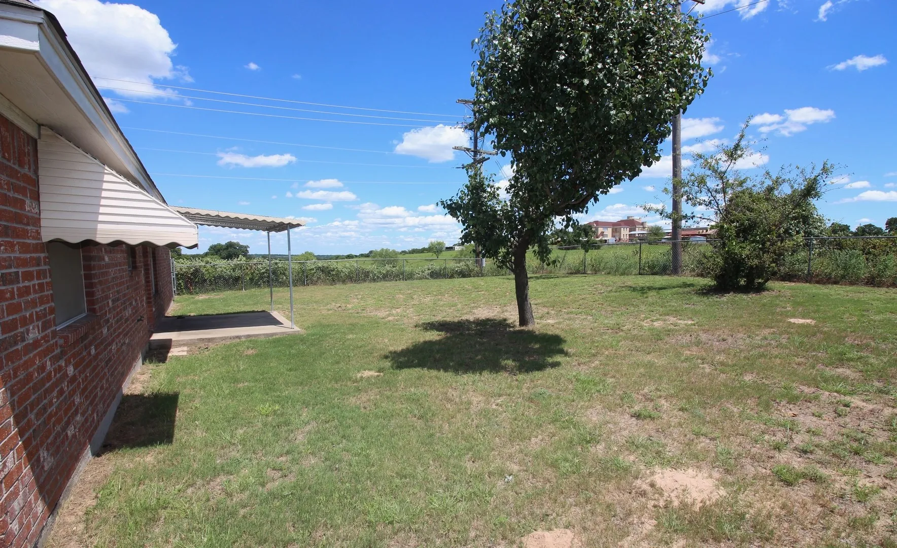 Single Family Residence For Rent in Parker County , 1838 Laura Street, Weatherford, Texas 76086, 3 Bedroom, 2 Bathroom, 2 Garage spaces, 1,298 Sqft, built in 2001, mls#21357464, Real Estate Agent in Weatherford, Homes For Rent in Parker county, Homes For Rent in Weatherford, Realtor in Weatherford Texas, Real Estate Brokerage Independent Realty Texas, Luminita Cordes Realtor