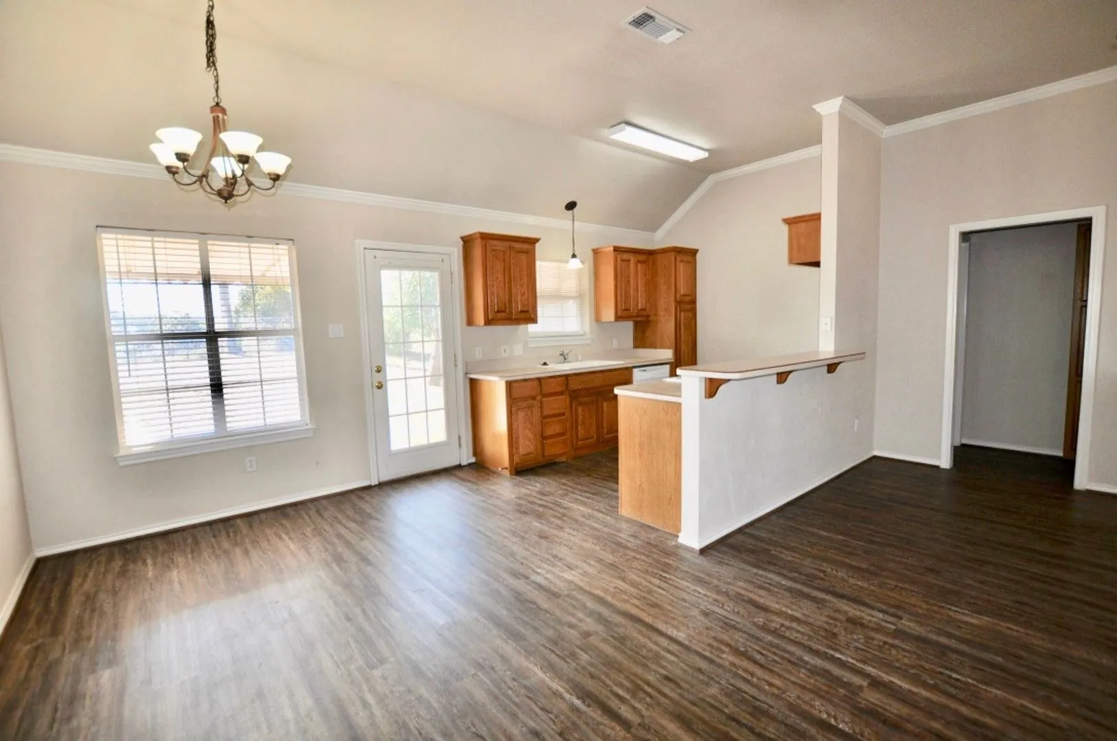 Single Family Residence For Rent in Parker County , 1838 Laura Street, Weatherford, Texas 76086, 3 Bedroom, 2 Bathroom, 2 Garage spaces, 1,298 Sqft, built in 2001, mls#21357464, Real Estate Agent in Weatherford, Homes For Rent in Parker county, Homes For Rent in Weatherford, Realtor in Weatherford Texas, Real Estate Brokerage Independent Realty Texas, Luminita Cordes Realtor