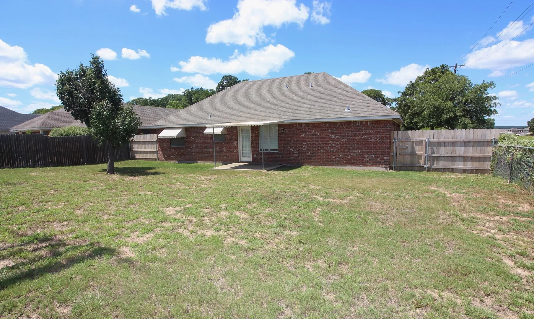 Single Family Residence For Rent in Parker County , 1838 Laura Street, Weatherford, Texas 76086, 3 Bedroom, 2 Bathroom, 2 Garage spaces, 1,298 Sqft, built in 2001, mls#21357464, Real Estate Agent in Weatherford, Homes For Rent in Parker county, Homes For Rent in Weatherford, Realtor in Weatherford Texas, Real Estate Brokerage Independent Realty Texas, Luminita Cordes Realtor