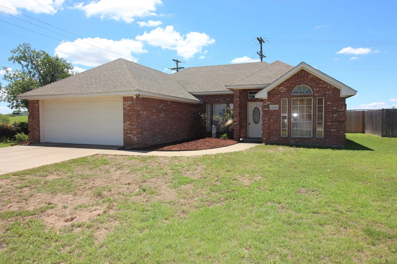 Single Family Residence For Rent in Parker County , 1838 Laura Street, Weatherford, Texas 76086, 3 Bedroom, 2 Bathroom, 2 Garage spaces, 1,298 Sqft, built in 2001, mls#21357464, Real Estate Agent in Weatherford, Homes For Rent in Parker county, Homes For Rent in Weatherford, Realtor in Weatherford Texas, Real Estate Brokerage Independent Realty Texas, Luminita Cordes Realtor