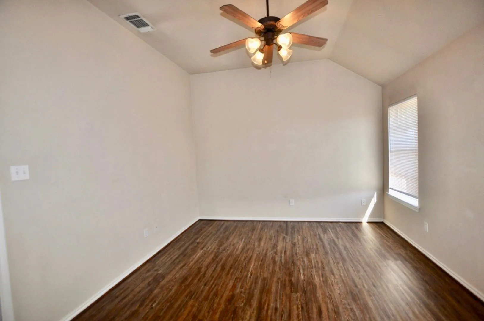 Single Family Residence For Rent in Parker County , 1838 Laura Street, Weatherford, Texas 76086, 3 Bedroom, 2 Bathroom, 2 Garage spaces, 1,298 Sqft, built in 2001, mls#21357464, Real Estate Agent in Weatherford, Homes For Rent in Parker county, Homes For Rent in Weatherford, Realtor in Weatherford Texas, Real Estate Brokerage Independent Realty Texas, Luminita Cordes Realtor