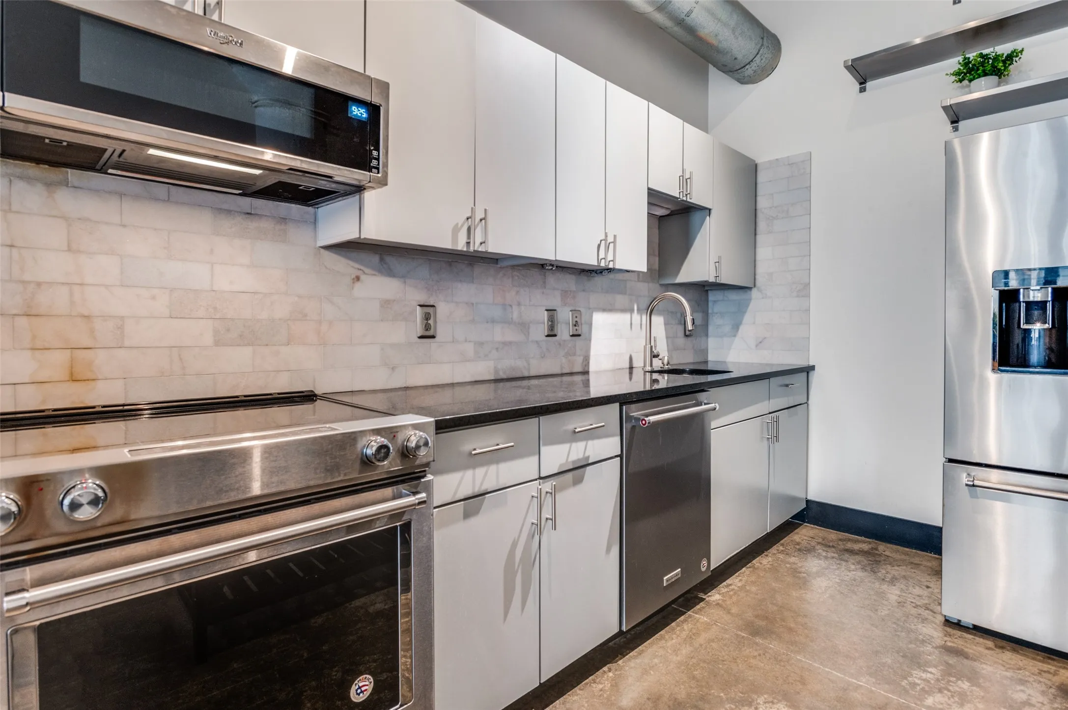 Condominium For Rent in Dallas County , 1122 Jackson Street 917, Dallas, Texas 75202, 1 Bedroom, 1 Bathroom, 1 Garage spaces, 911 Sqft, built in 1925, mls#21356914, Real Estate Agent in Dallas, Homes For Rent in Dallas county, Homes For Rent in Dallas, Realtor in Dallas Texas, Real Estate Brokerage Independent Realty Texas, Luminita Cordes Realtor