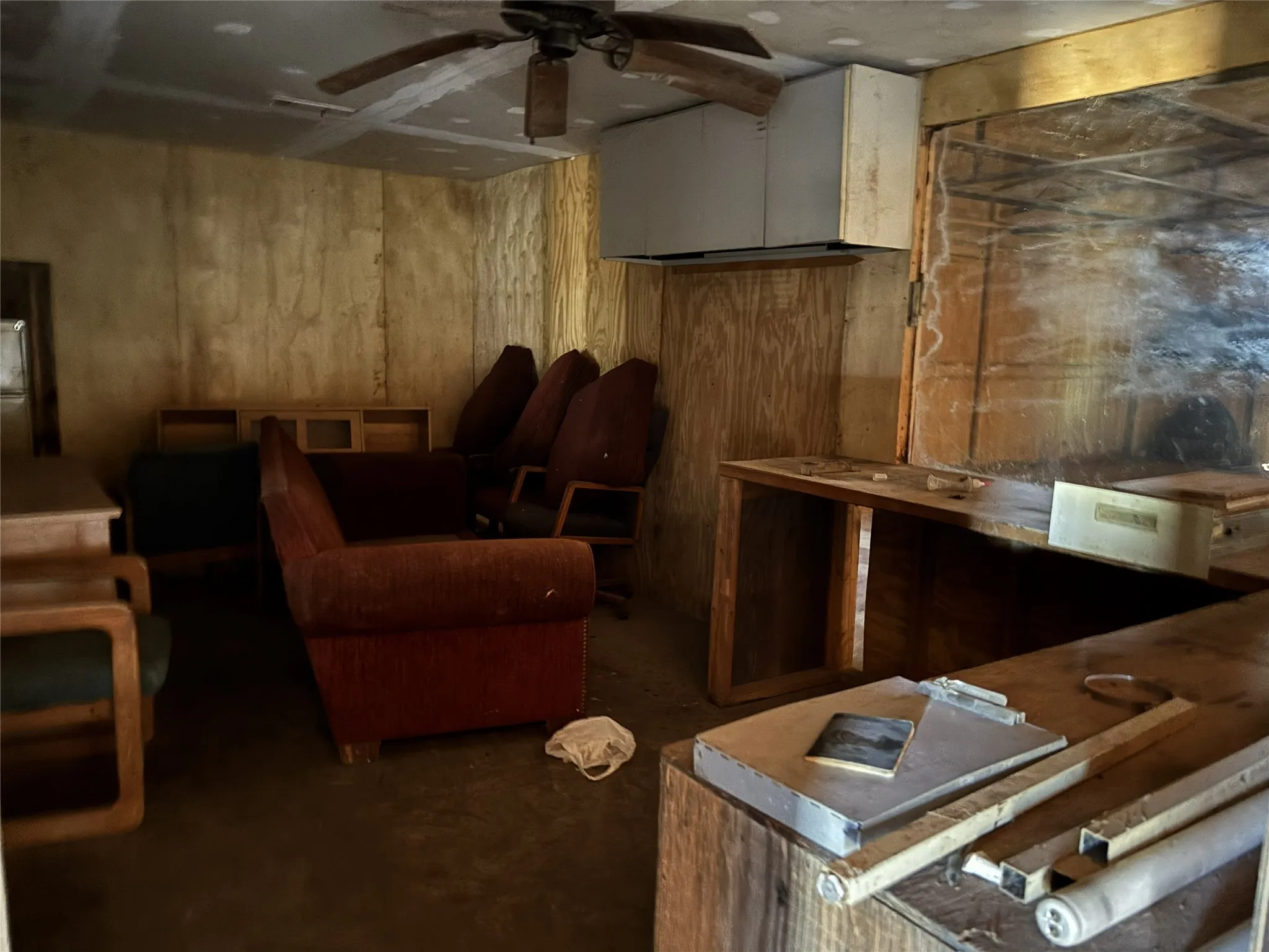 Warehouse For Rent in Hunt County , 104 Taylor Drive, Quinlan, Texas 75474, 0, 0, Garage spaces, 6,600 Sqft, built in 1960, Price $1,800, mls#21356834, Real Estate Agent in Quinlan, Homes For Rent in Hunt county, Homes For Rent in Quinlan, Realtor in Quinlan Texas, Real Estate Brokerage Independent Realty Texas, Luminita Cordes Realtor