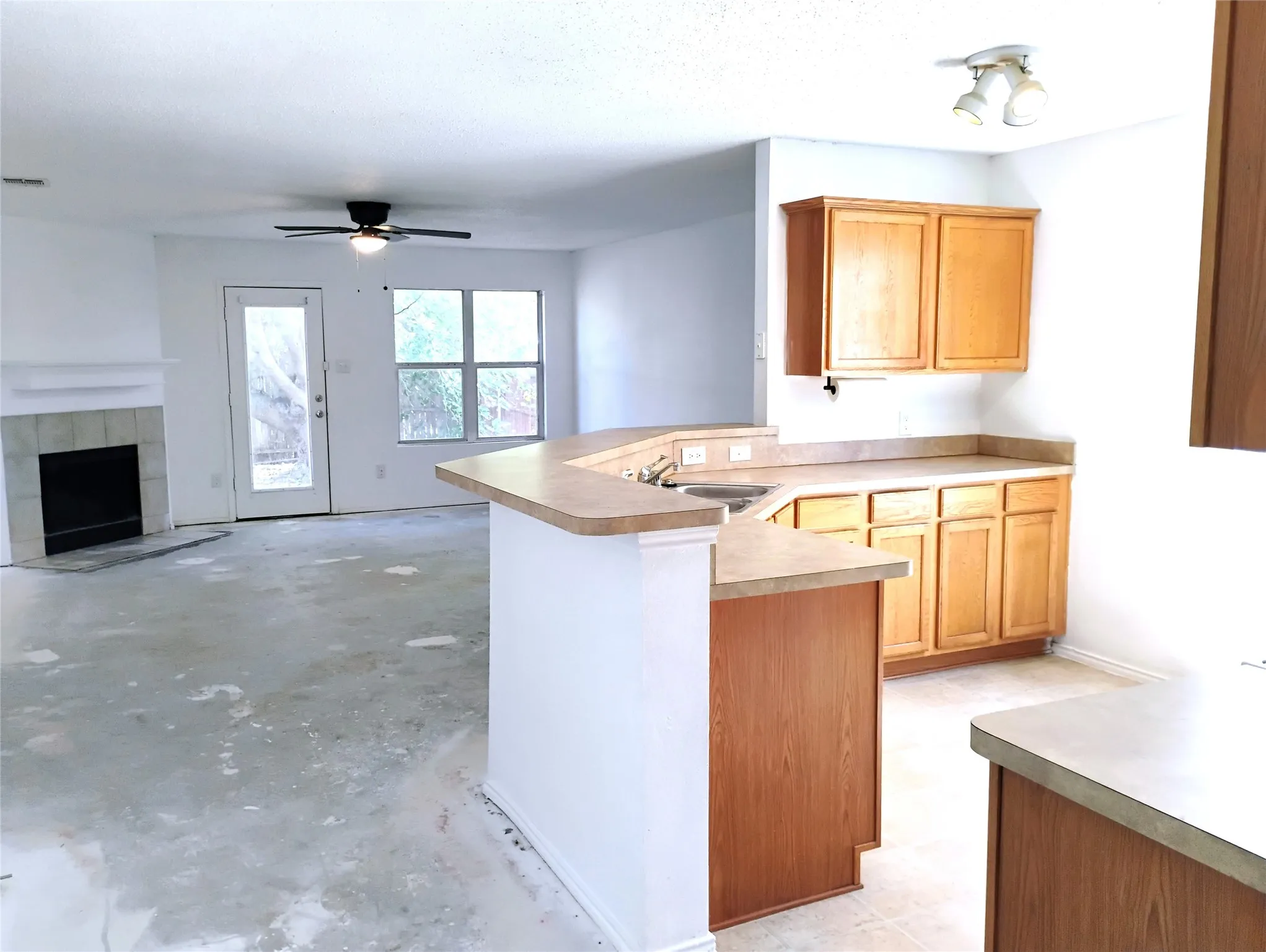 Kitchen & Living Area