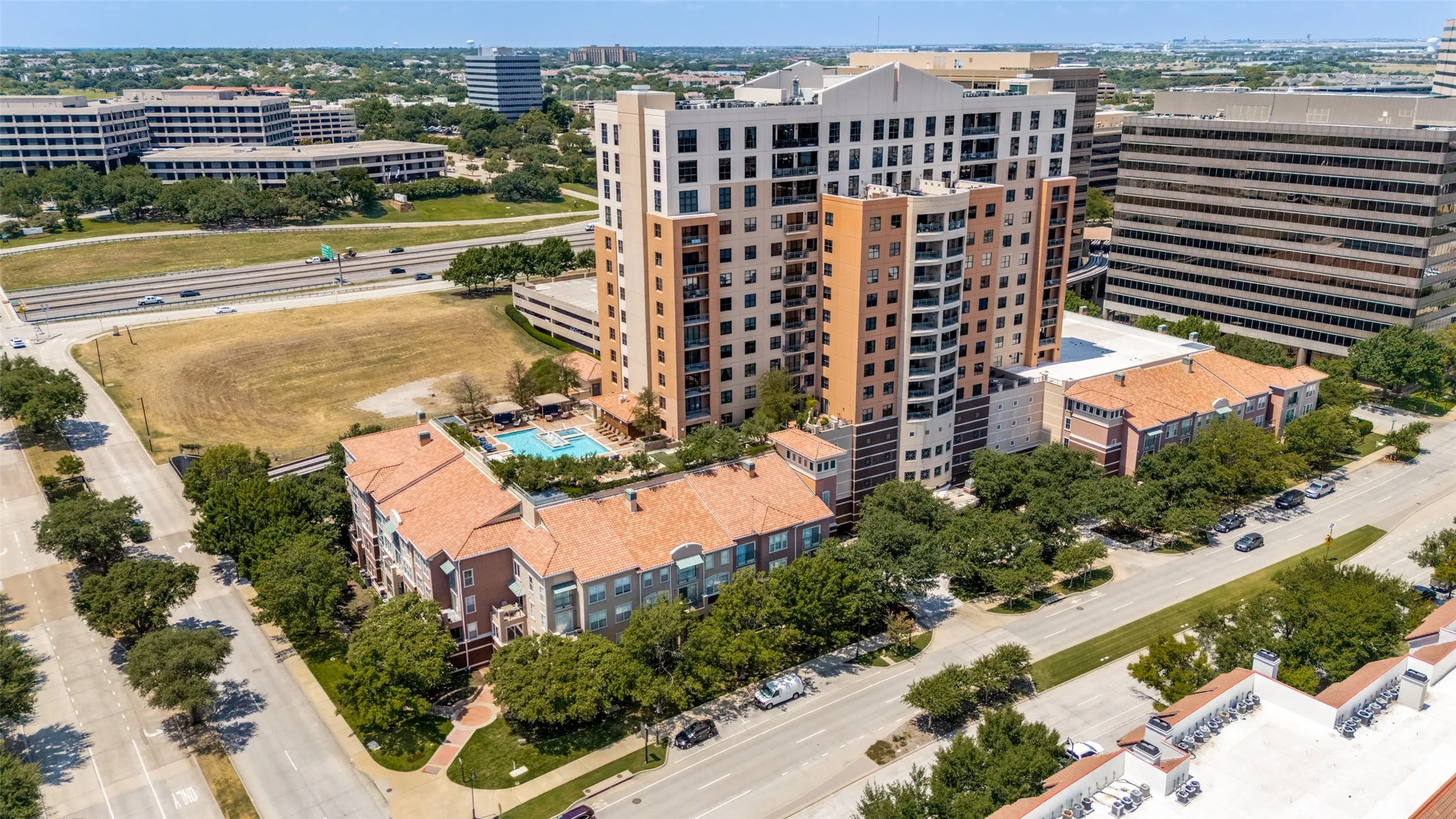 Condominium For Sale in Dallas County , 330 Las Colinas Boulevard E 1522, Irving, Texas 75039, 2 Bedroom, 2 Bathroom, 3 Garage spaces, 3,169 Sqft, built in 2001, mls#21355657, Real Estate Agent in Irving, Homes For Sale in Dallas county, Homes For Sale in Irving, Realtor in Irving Texas, Real Estate Brokerage Independent Realty Texas, Luminita Cordes Realtor