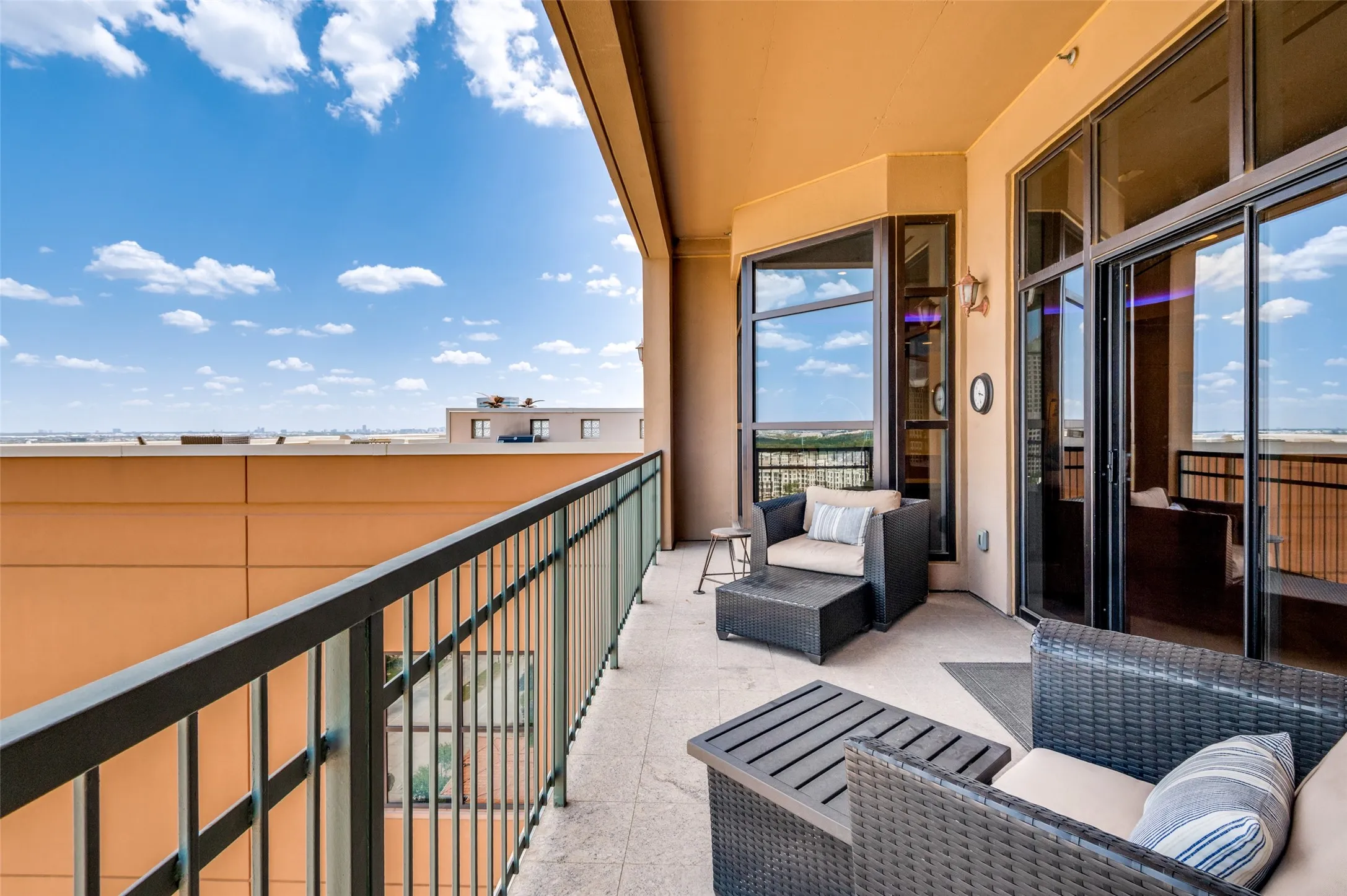 Condominium For Sale in Dallas County , 330 Las Colinas Boulevard E 1522, Irving, Texas 75039, 2 Bedroom, 2 Bathroom, 3 Garage spaces, 3,169 Sqft, built in 2001, mls#21355657, Real Estate Agent in Irving, Homes For Sale in Dallas county, Homes For Sale in Irving, Realtor in Irving Texas, Real Estate Brokerage Independent Realty Texas, Luminita Cordes Realtor