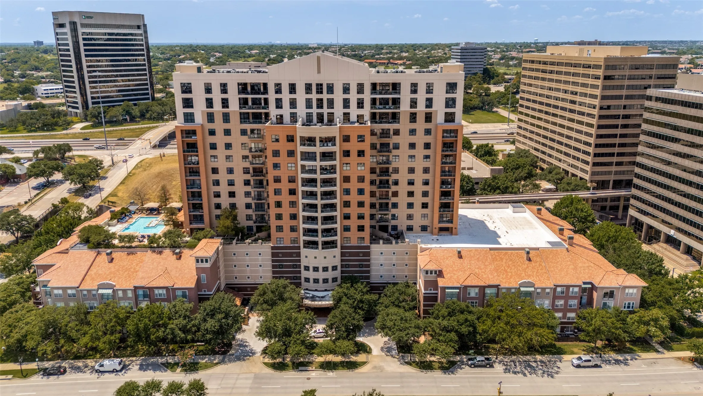 Condominium For Sale in Dallas County , 330 Las Colinas Boulevard E 1522, Irving, Texas 75039, 2 Bedroom, 2 Bathroom, 3 Garage spaces, 3,169 Sqft, built in 2001, mls#21355657, Real Estate Agent in Irving, Homes For Sale in Dallas county, Homes For Sale in Irving, Realtor in Irving Texas, Real Estate Brokerage Independent Realty Texas, Luminita Cordes Realtor