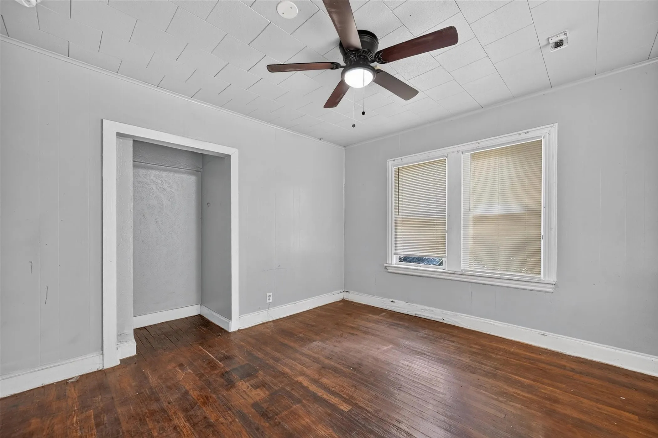 Single Family Residence For Sale in Tarrant County , 2813 E Rosedale Street, Fort Worth, Texas 76105, 2 Bedroom, 2 Bathroom, Garage spaces, 1,376 Sqft, built in 1934, mls#21357342, Real Estate Agent in Fort Worth, Homes For Sale in Tarrant county, Homes For Sale in Fort Worth, Realtor in Fort Worth Texas, Real Estate Brokerage Independent Realty Texas, Luminita Cordes Realtor