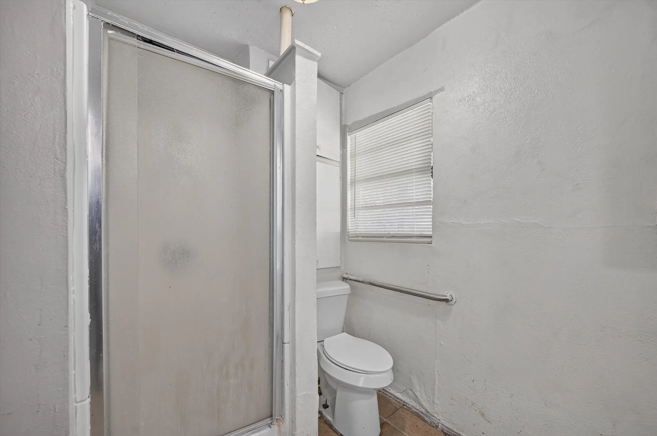 Single Family Residence For Sale in Tarrant County , 2813 E Rosedale Street, Fort Worth, Texas 76105, 2 Bedroom, 2 Bathroom, Garage spaces, 1,376 Sqft, built in 1934, mls#21357342, Real Estate Agent in Fort Worth, Homes For Sale in Tarrant county, Homes For Sale in Fort Worth, Realtor in Fort Worth Texas, Real Estate Brokerage Independent Realty Texas, Luminita Cordes Realtor