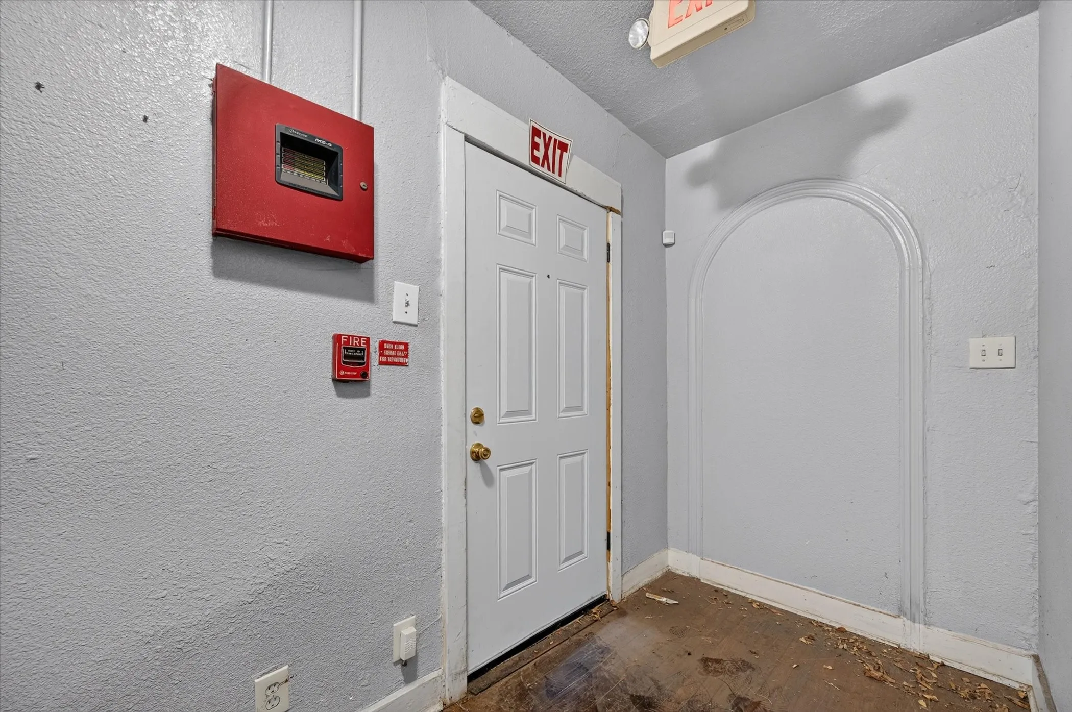 Single Family Residence For Sale in Tarrant County , 2813 E Rosedale Street, Fort Worth, Texas 76105, 2 Bedroom, 2 Bathroom, Garage spaces, 1,376 Sqft, built in 1934, mls#21357342, Real Estate Agent in Fort Worth, Homes For Sale in Tarrant county, Homes For Sale in Fort Worth, Realtor in Fort Worth Texas, Real Estate Brokerage Independent Realty Texas, Luminita Cordes Realtor