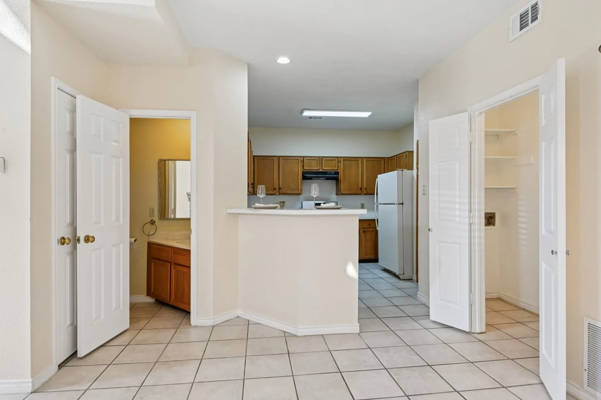 Single Family Residence For Sale in Dallas County , 6409 Wildhaven Drive, Rowlett, Texas 75089, 3 Bedroom, 3 Bathroom, 2 Garage spaces, 1,465 Sqft, built in 1991, mls#21357449, Real Estate Agent in Rowlett, Homes For Sale in Dallas county, Homes For Sale in Rowlett, Realtor in Rowlett Texas, Real Estate Brokerage Independent Realty Texas, Luminita Cordes Realtor