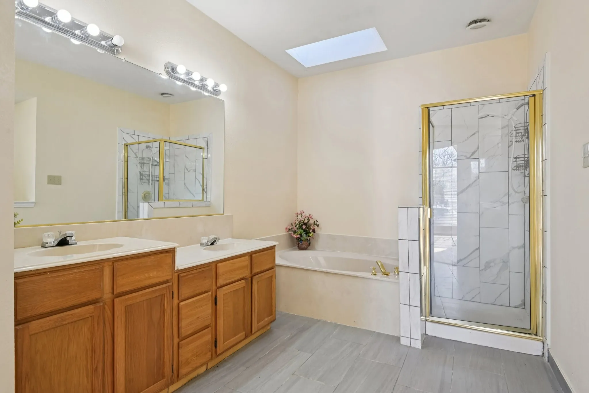 Single Family Residence For Sale in Dallas County , 6409 Wildhaven Drive, Rowlett, Texas 75089, 3 Bedroom, 3 Bathroom, 2 Garage spaces, 1,465 Sqft, built in 1991, mls#21357449, Real Estate Agent in Rowlett, Homes For Sale in Dallas county, Homes For Sale in Rowlett, Realtor in Rowlett Texas, Real Estate Brokerage Independent Realty Texas, Luminita Cordes Realtor