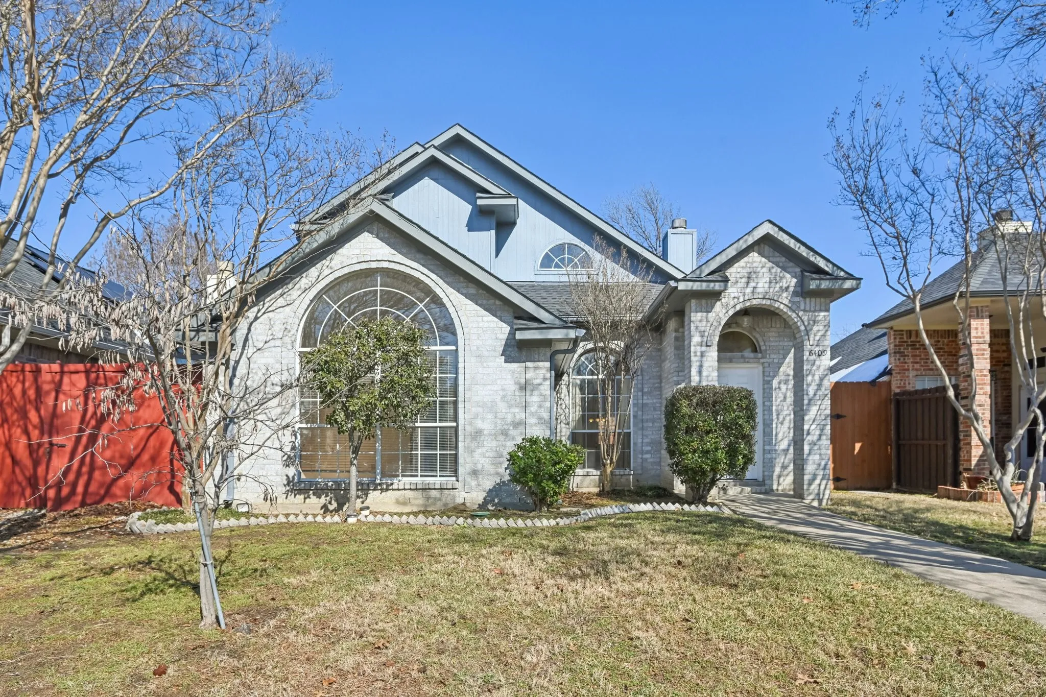 Single Family Residence For Sale in Dallas County , 6409 Wildhaven Drive, Rowlett, Texas 75089, 3 Bedroom, 3 Bathroom, 2 Garage spaces, 1,465 Sqft, built in 1991, mls#21357449, Real Estate Agent in Rowlett, Homes For Sale in Dallas county, Homes For Sale in Rowlett, Realtor in Rowlett Texas, Real Estate Brokerage Independent Realty Texas, Luminita Cordes Realtor