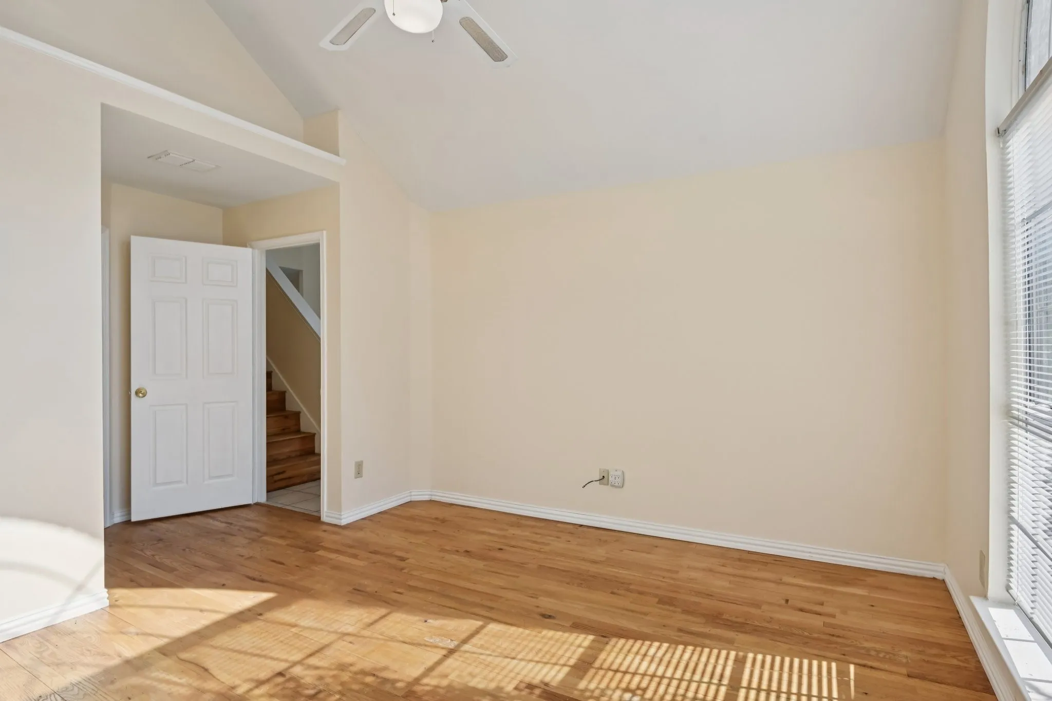 Single Family Residence For Sale in Dallas County , 6409 Wildhaven Drive, Rowlett, Texas 75089, 3 Bedroom, 3 Bathroom, 2 Garage spaces, 1,465 Sqft, built in 1991, mls#21357449, Real Estate Agent in Rowlett, Homes For Sale in Dallas county, Homes For Sale in Rowlett, Realtor in Rowlett Texas, Real Estate Brokerage Independent Realty Texas, Luminita Cordes Realtor