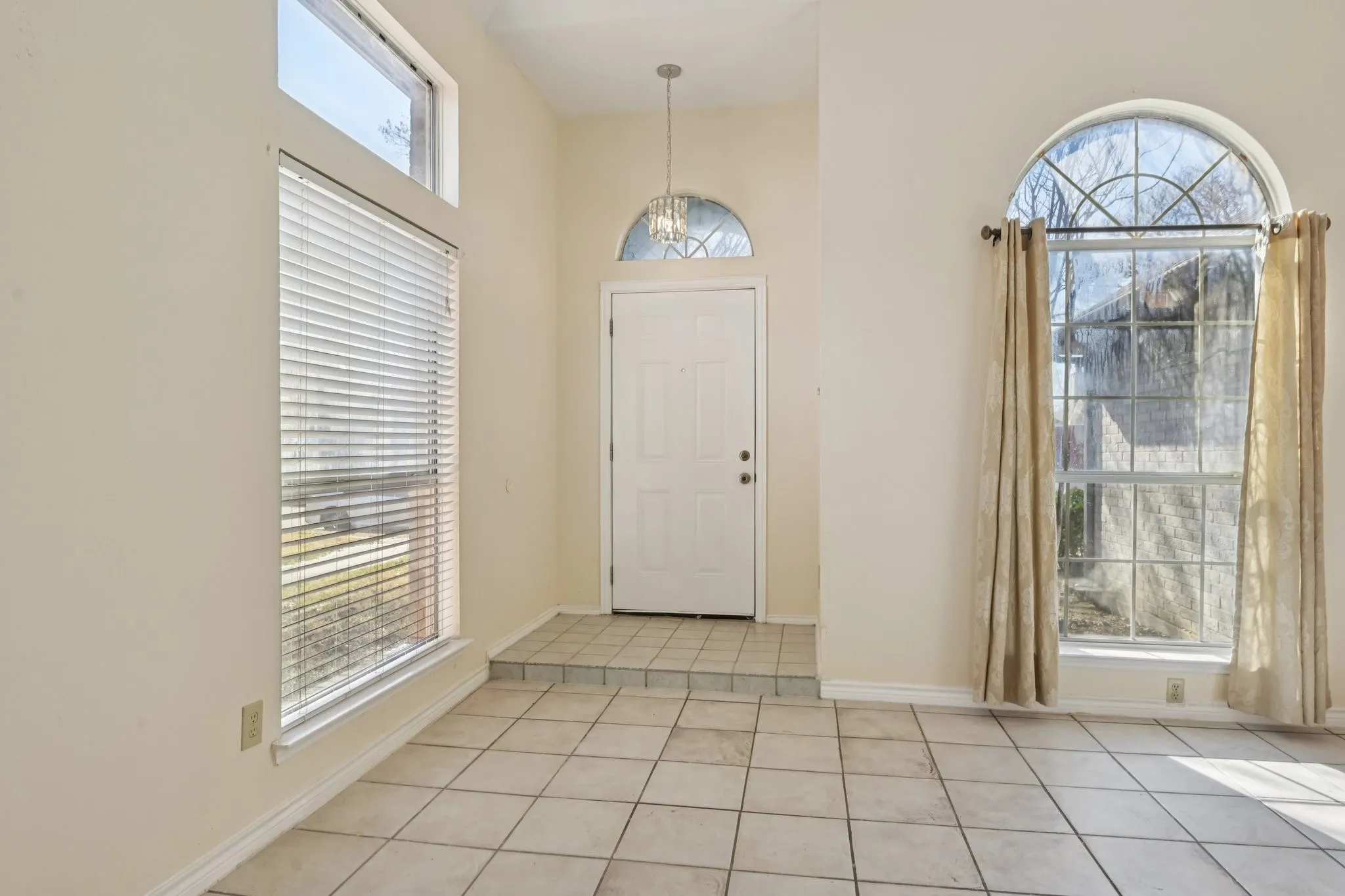 Single Family Residence For Sale in Dallas County , 6409 Wildhaven Drive, Rowlett, Texas 75089, 3 Bedroom, 3 Bathroom, 2 Garage spaces, 1,465 Sqft, built in 1991, mls#21357449, Real Estate Agent in Rowlett, Homes For Sale in Dallas county, Homes For Sale in Rowlett, Realtor in Rowlett Texas, Real Estate Brokerage Independent Realty Texas, Luminita Cordes Realtor