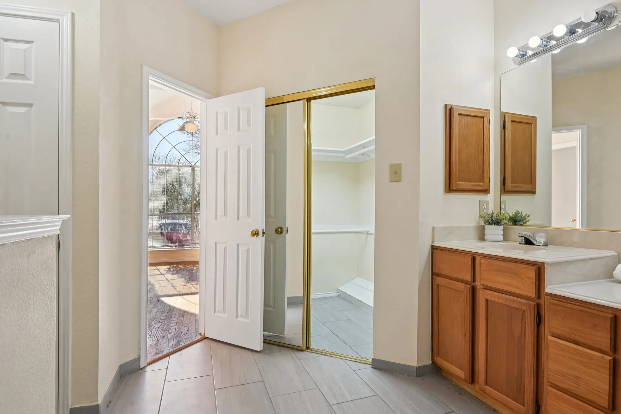 Single Family Residence For Sale in Dallas County , 6409 Wildhaven Drive, Rowlett, Texas 75089, 3 Bedroom, 3 Bathroom, 2 Garage spaces, 1,465 Sqft, built in 1991, mls#21357449, Real Estate Agent in Rowlett, Homes For Sale in Dallas county, Homes For Sale in Rowlett, Realtor in Rowlett Texas, Real Estate Brokerage Independent Realty Texas, Luminita Cordes Realtor