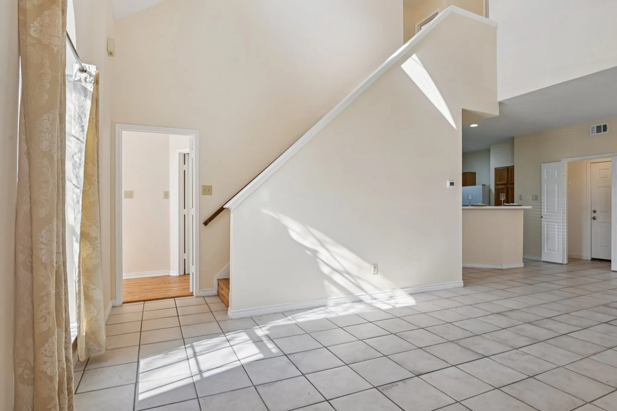 Single Family Residence For Sale in Dallas County , 6409 Wildhaven Drive, Rowlett, Texas 75089, 3 Bedroom, 3 Bathroom, 2 Garage spaces, 1,465 Sqft, built in 1991, mls#21357449, Real Estate Agent in Rowlett, Homes For Sale in Dallas county, Homes For Sale in Rowlett, Realtor in Rowlett Texas, Real Estate Brokerage Independent Realty Texas, Luminita Cordes Realtor