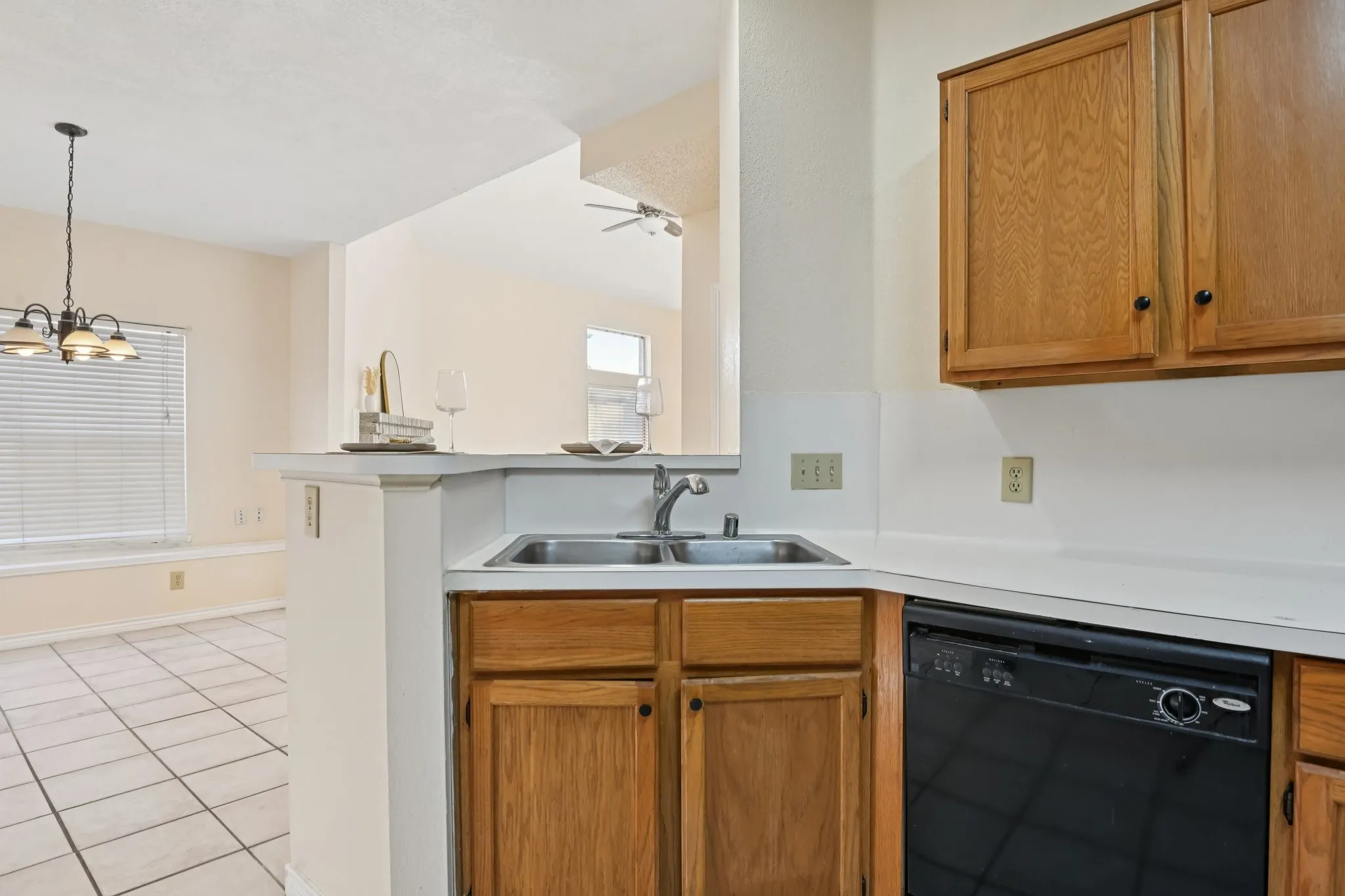 Single Family Residence For Sale in Dallas County , 6409 Wildhaven Drive, Rowlett, Texas 75089, 3 Bedroom, 3 Bathroom, 2 Garage spaces, 1,465 Sqft, built in 1991, mls#21357449, Real Estate Agent in Rowlett, Homes For Sale in Dallas county, Homes For Sale in Rowlett, Realtor in Rowlett Texas, Real Estate Brokerage Independent Realty Texas, Luminita Cordes Realtor