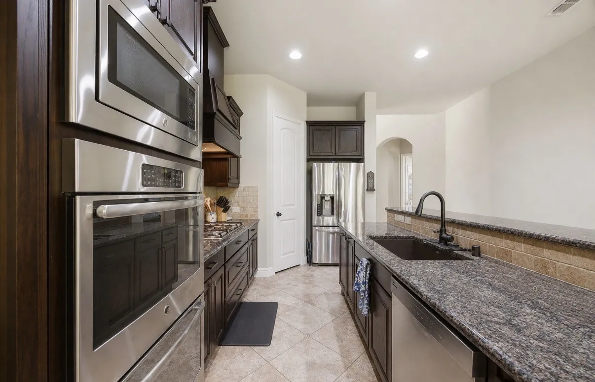 Single Family Residence For Sale in Collin County , 208 Hogue Lane, Wylie, Texas 75098, 4 Bedroom, 3 Bathroom, 2 Garage spaces, 2,531 Sqft, built in 2015, mls#21357486, Real Estate Agent in Wylie, Homes For Sale in Collin county, Homes For Sale in Wylie, Realtor in Wylie Texas, Real Estate Brokerage Independent Realty Texas, Luminita Cordes Realtor