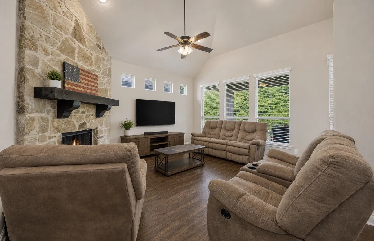 Single Family Residence For Sale in Collin County , 208 Hogue Lane, Wylie, Texas 75098, 4 Bedroom, 3 Bathroom, 2 Garage spaces, 2,531 Sqft, built in 2015, mls#21357486, Real Estate Agent in Wylie, Homes For Sale in Collin county, Homes For Sale in Wylie, Realtor in Wylie Texas, Real Estate Brokerage Independent Realty Texas, Luminita Cordes Realtor